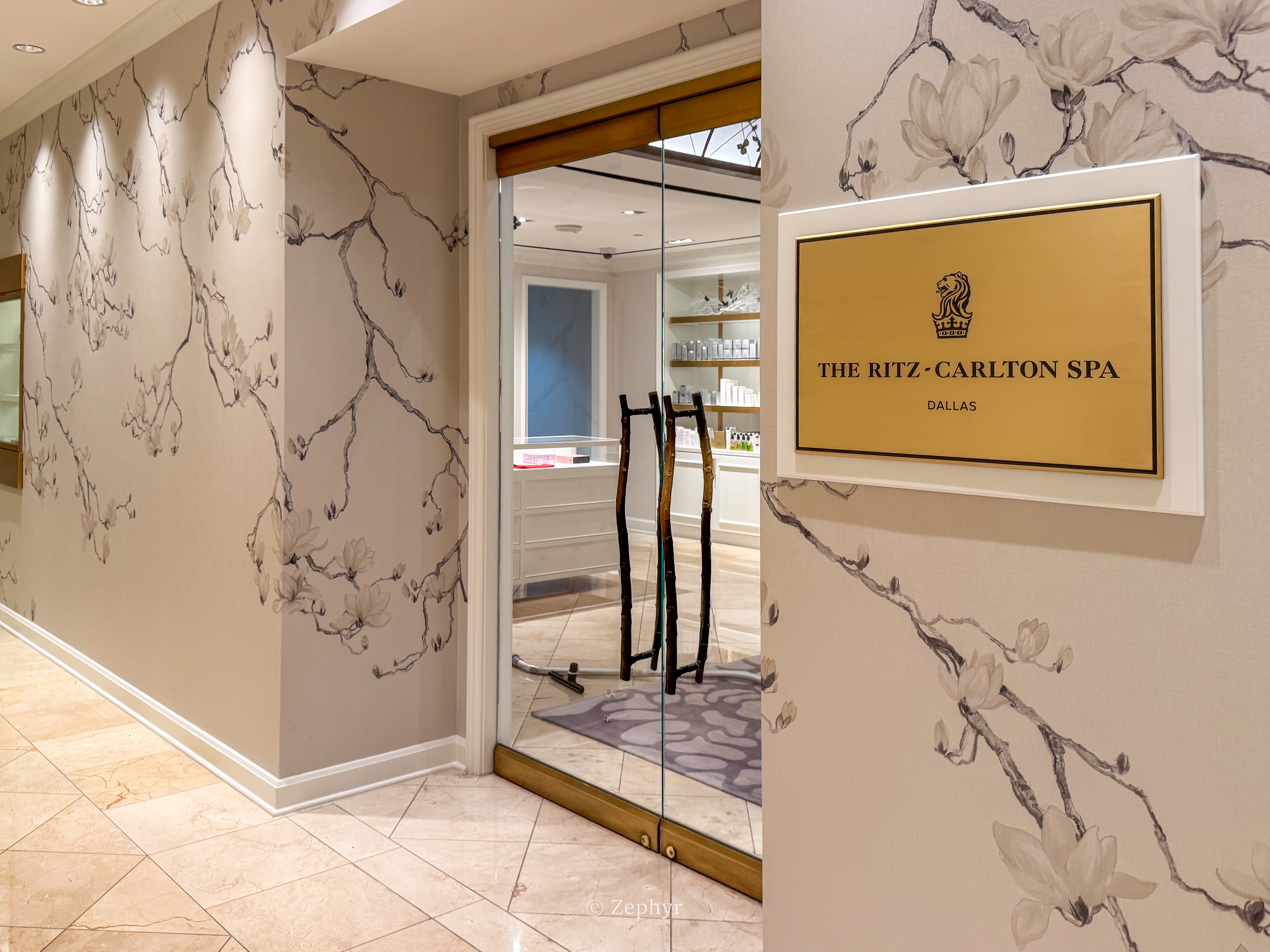 ȻһµĴ˹˼ ׷ The Ritz-Carlton, Dallas, Deluxe Suite