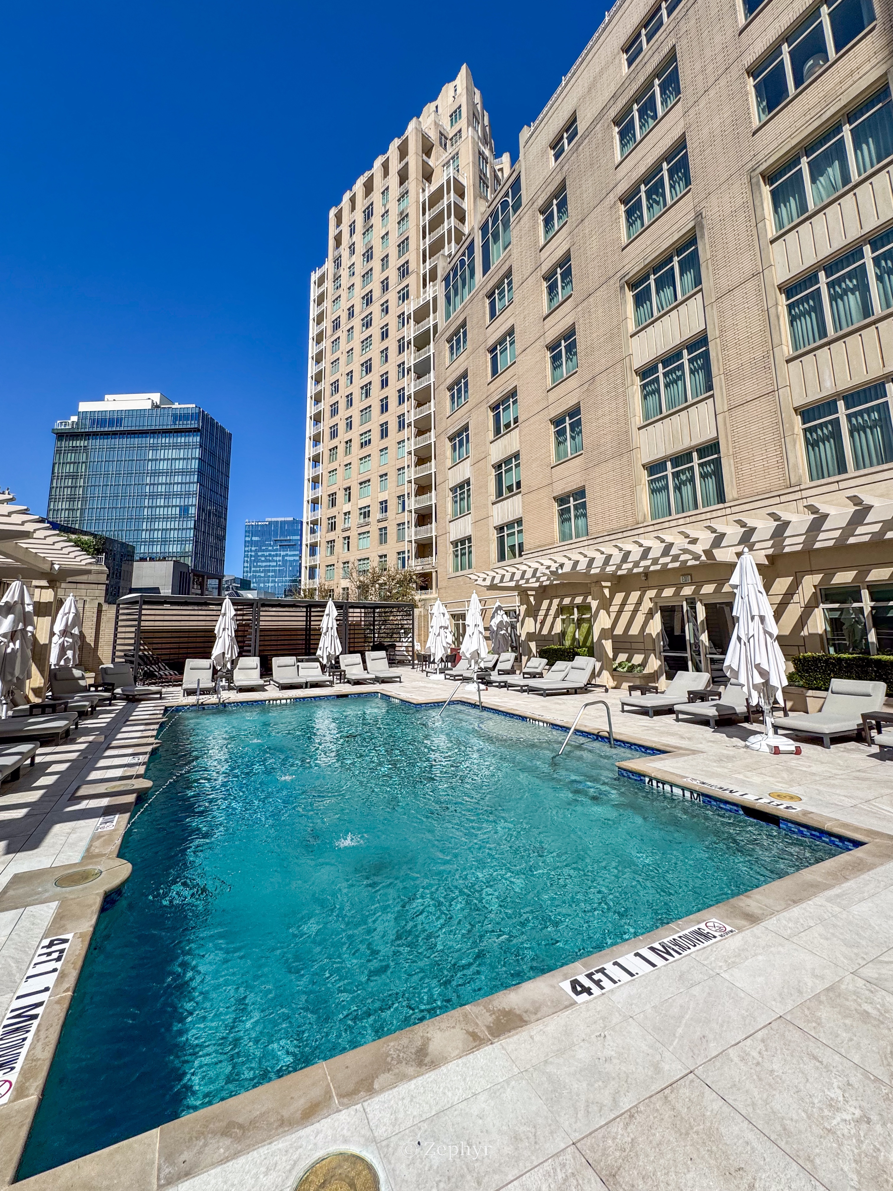 ȻһµĴ˹˼ ׷ The Ritz-Carlton, Dallas, Deluxe Suite