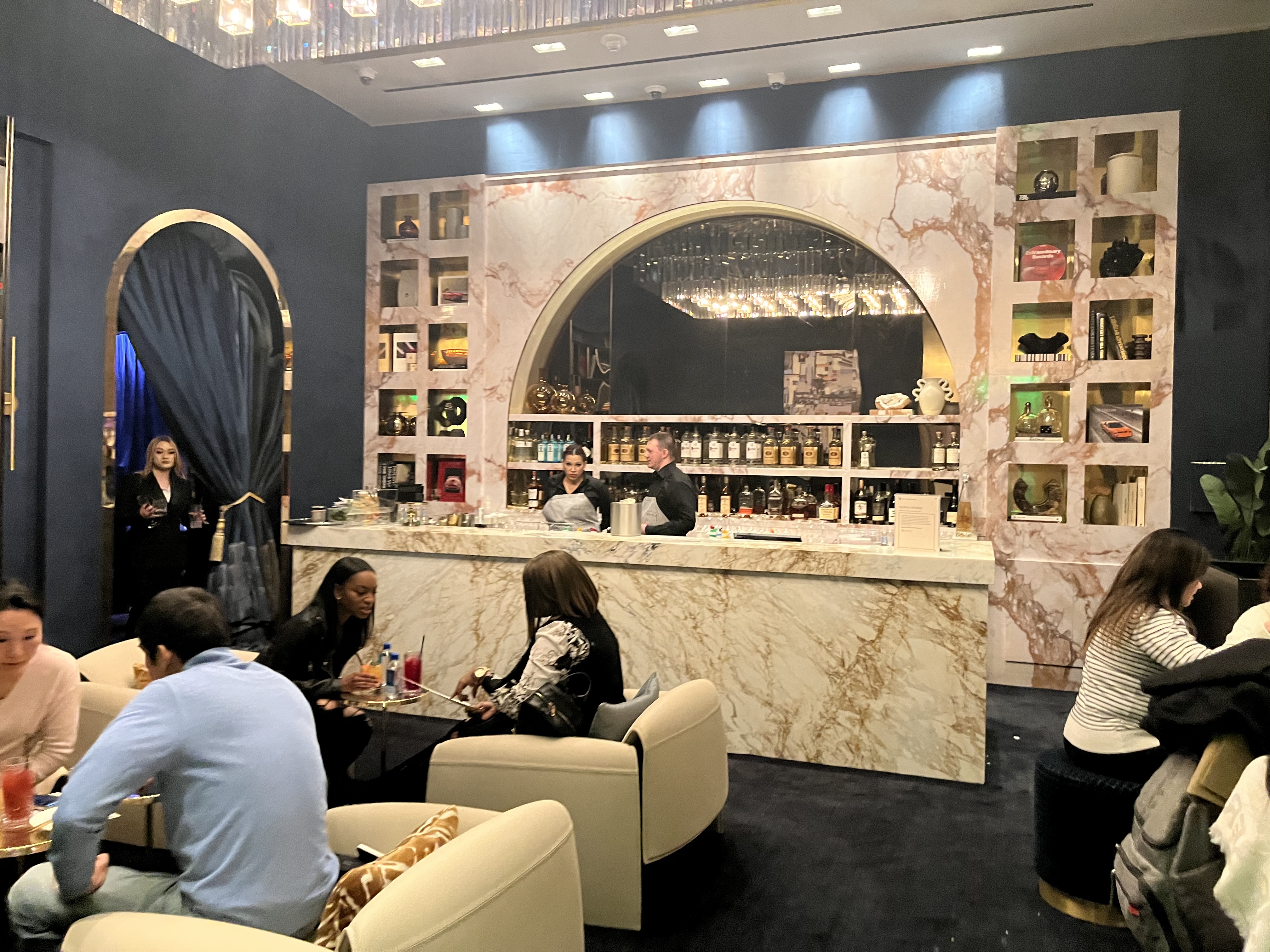 ˹ά˹Aria Chase Sapphire lounge