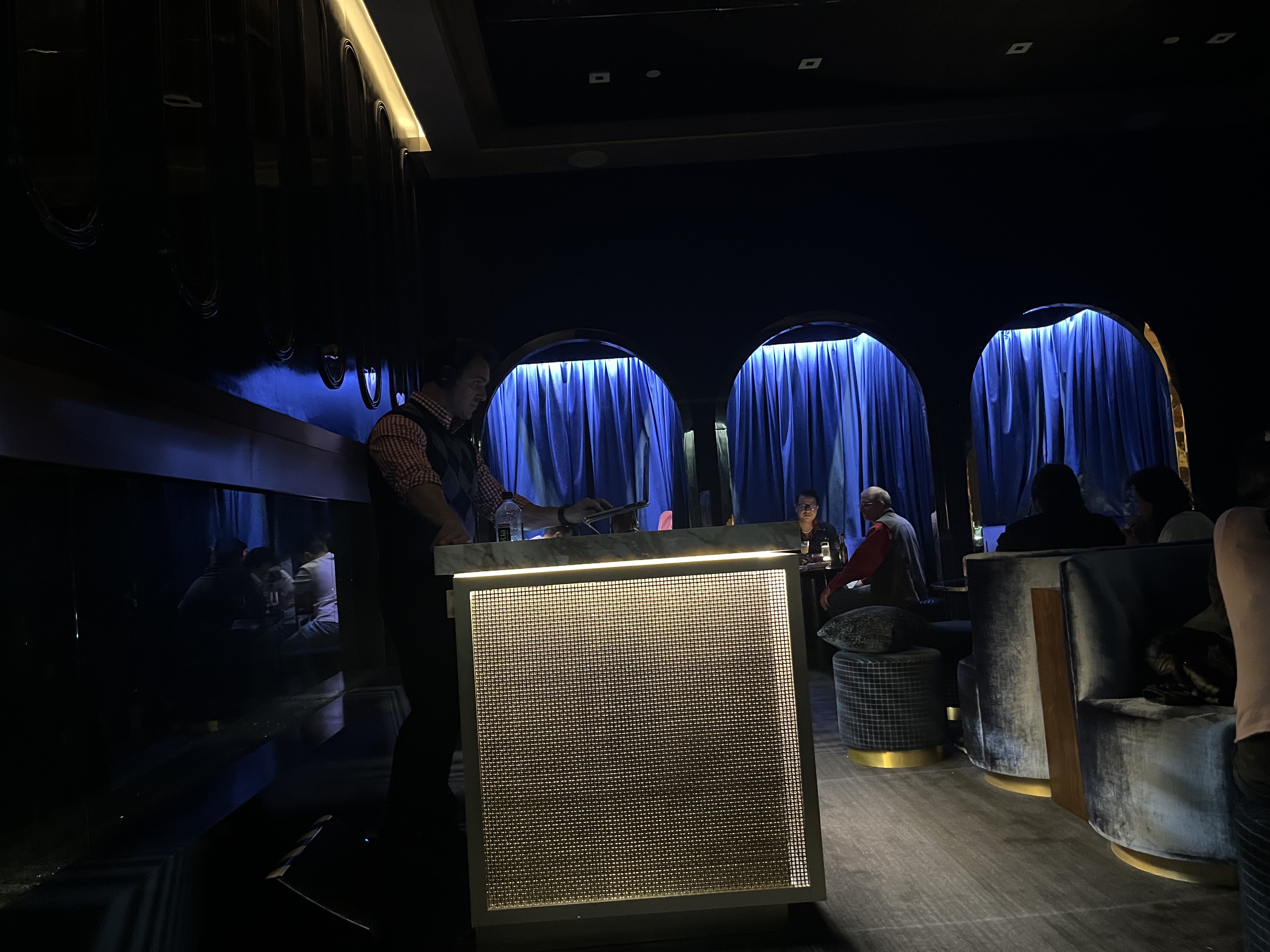 ˹ά˹Aria Chase Sapphire lounge
