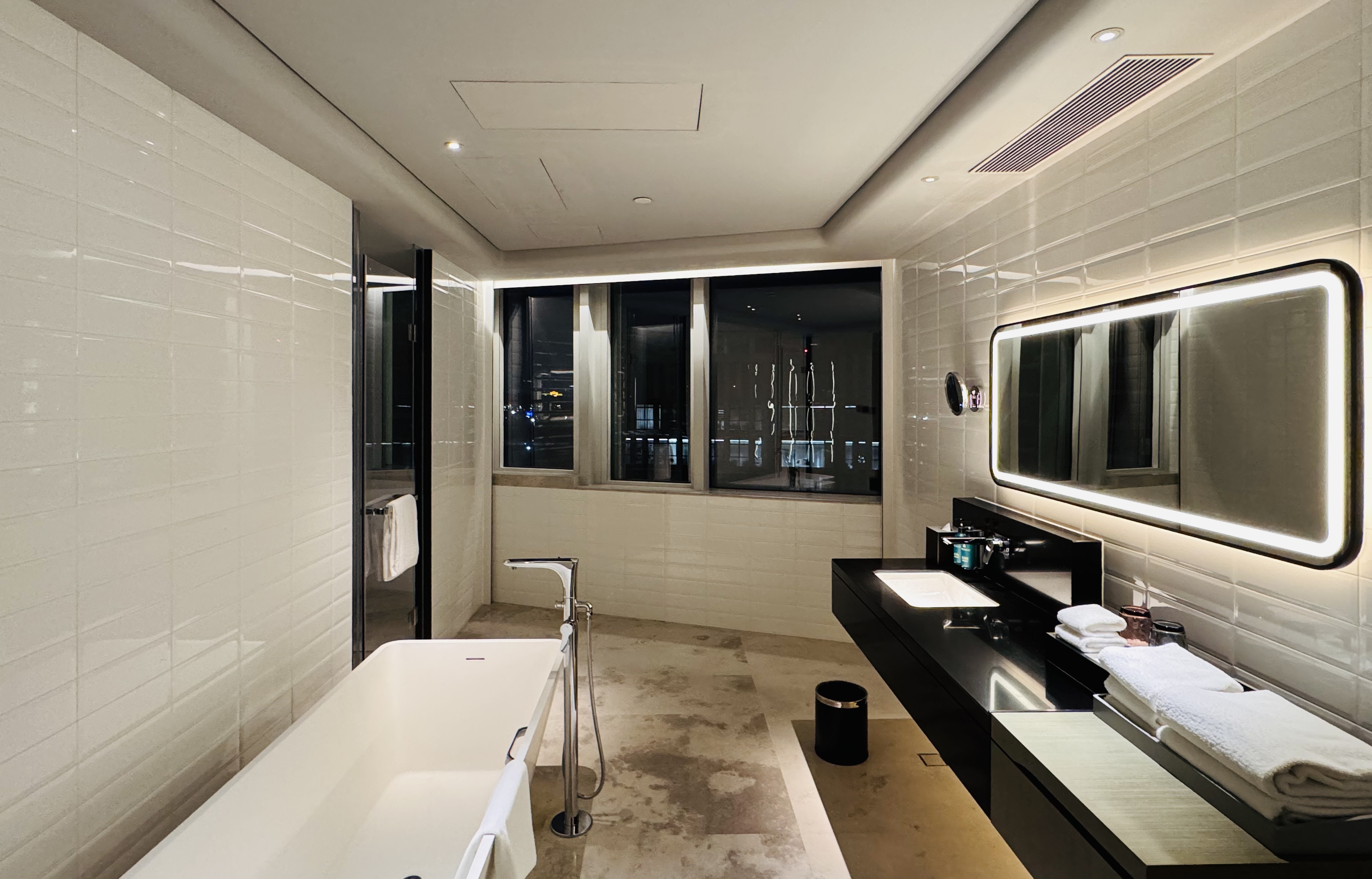 •ʱ|ڹչĻʹڼվƵ(Crowne Plaza Shenzhen WECC)ס