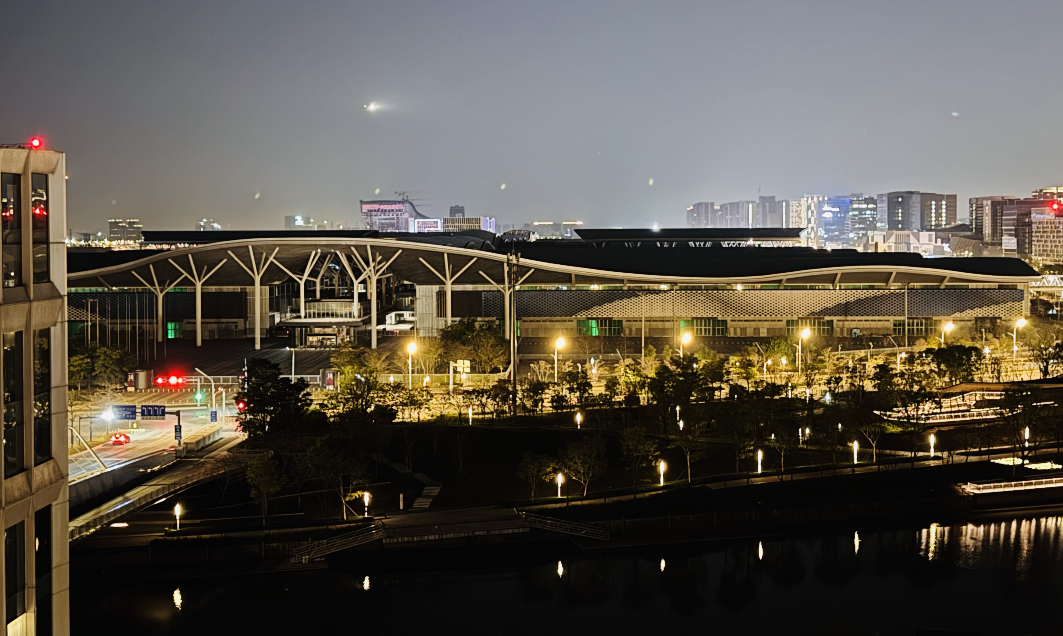 •ʱ|ڹչĻʹڼվƵ(Crowne Plaza Shenzhen WECC)ס