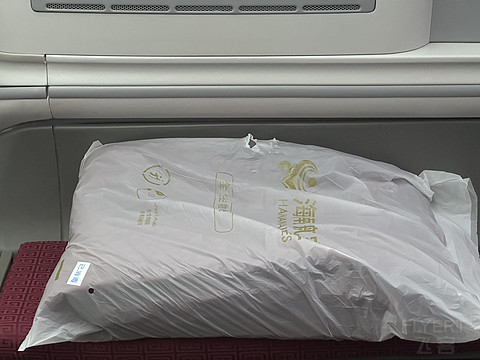 客舱服务亲切配餐不尽如人意，海航京沪线787-8商务舱飞行体验，北京首都PEK-上海虹桥SHA