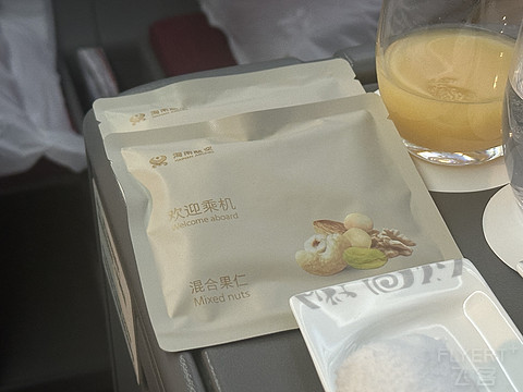 客舱服务亲切配餐不尽如人意，海航京沪线787-8商务舱飞行体验，北京首都PEK-上海虹桥SHA