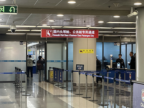客舱服务亲切配餐不尽如人意，海航京沪线787-8商务舱飞行体验，北京首都PEK-上海虹桥SHA