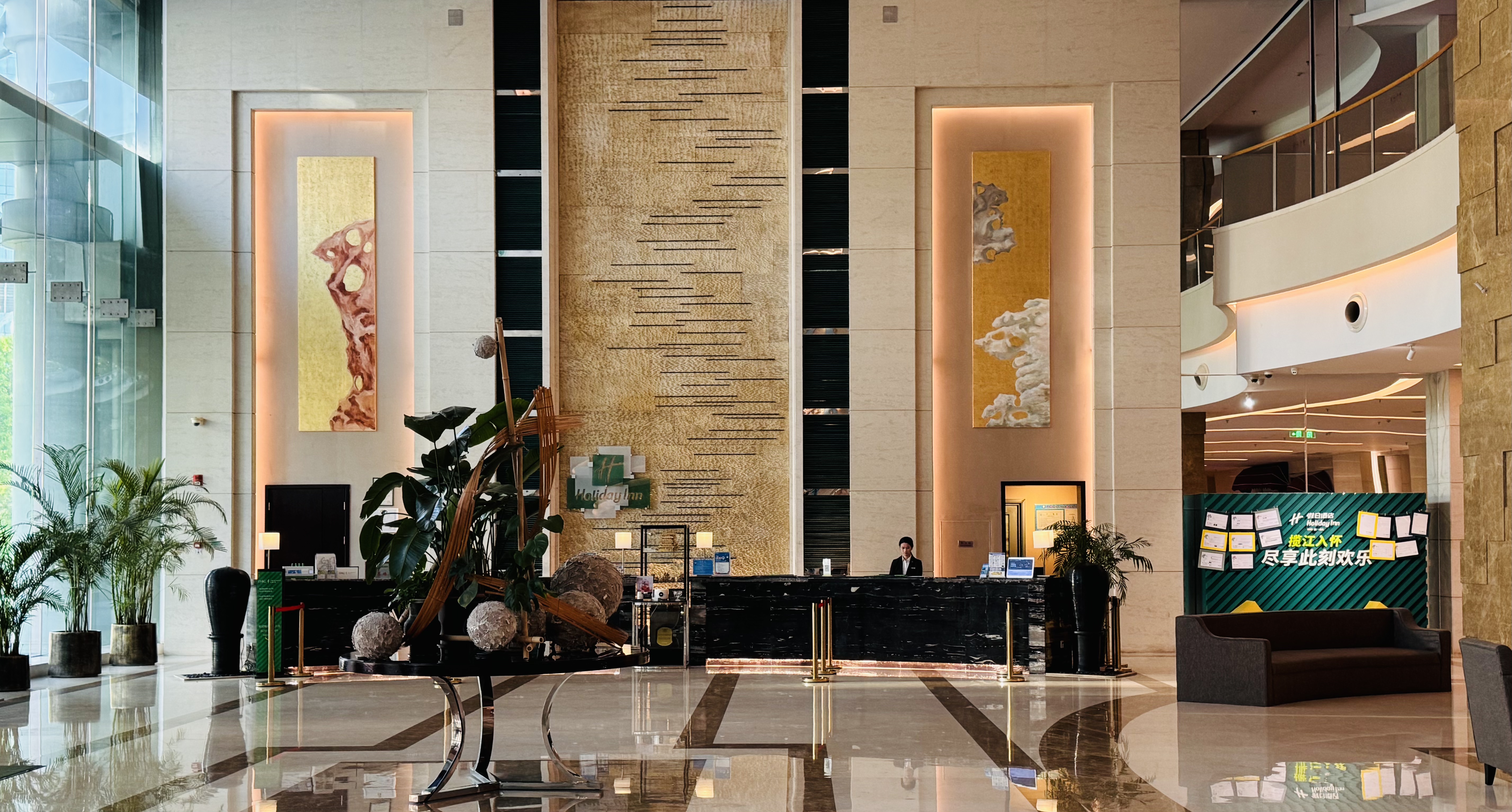 Ƚˮһ|ϲվƵ(Holiday Inn Nanchang Riverside)ס