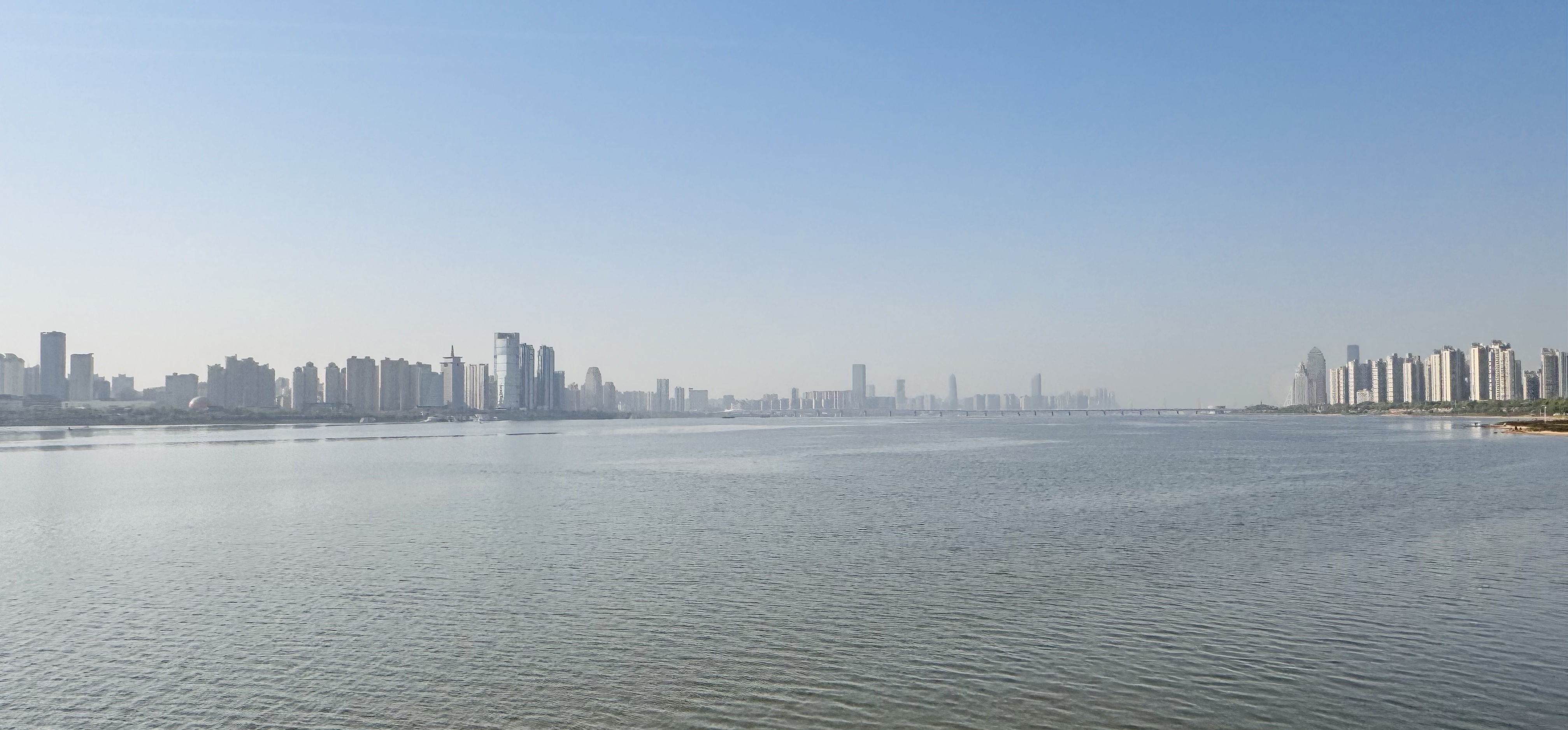 Ƚˮһ|ϲվƵ(Holiday Inn Nanchang Riverside)ס