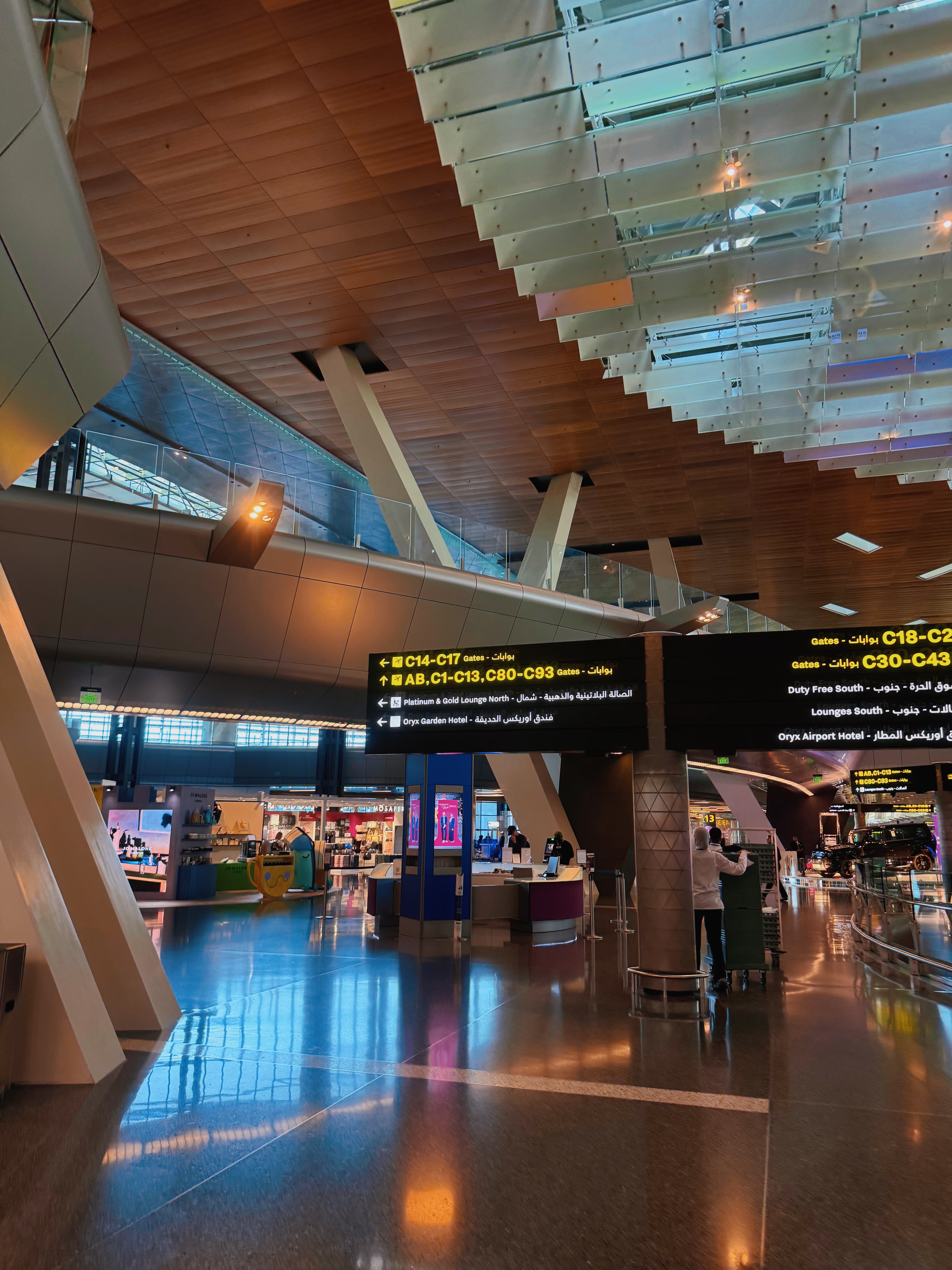 ❹Qatar Airways QR818 DOH-HKG Business