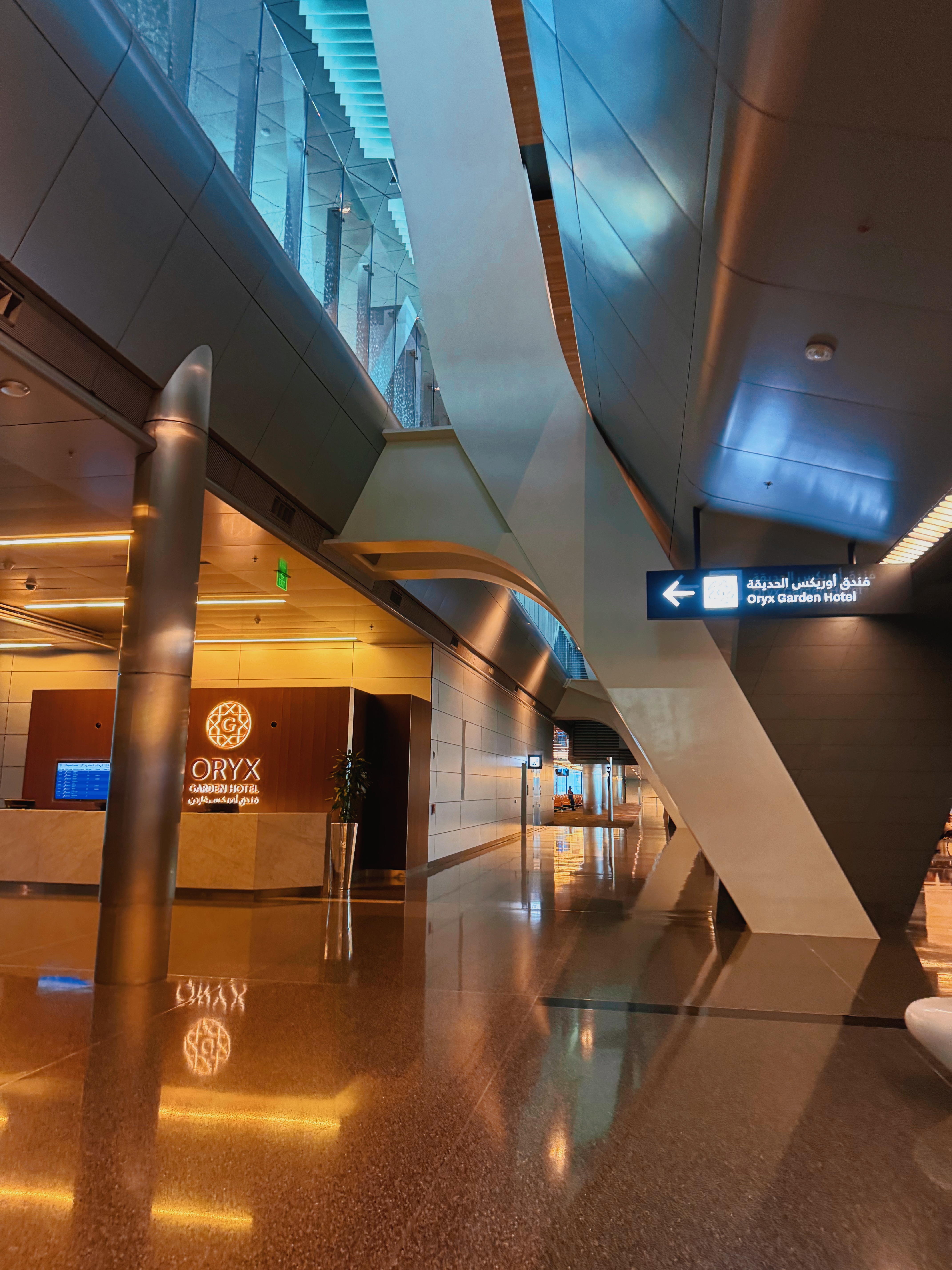 ❹Qatar Airways QR818 DOH-HKG Business