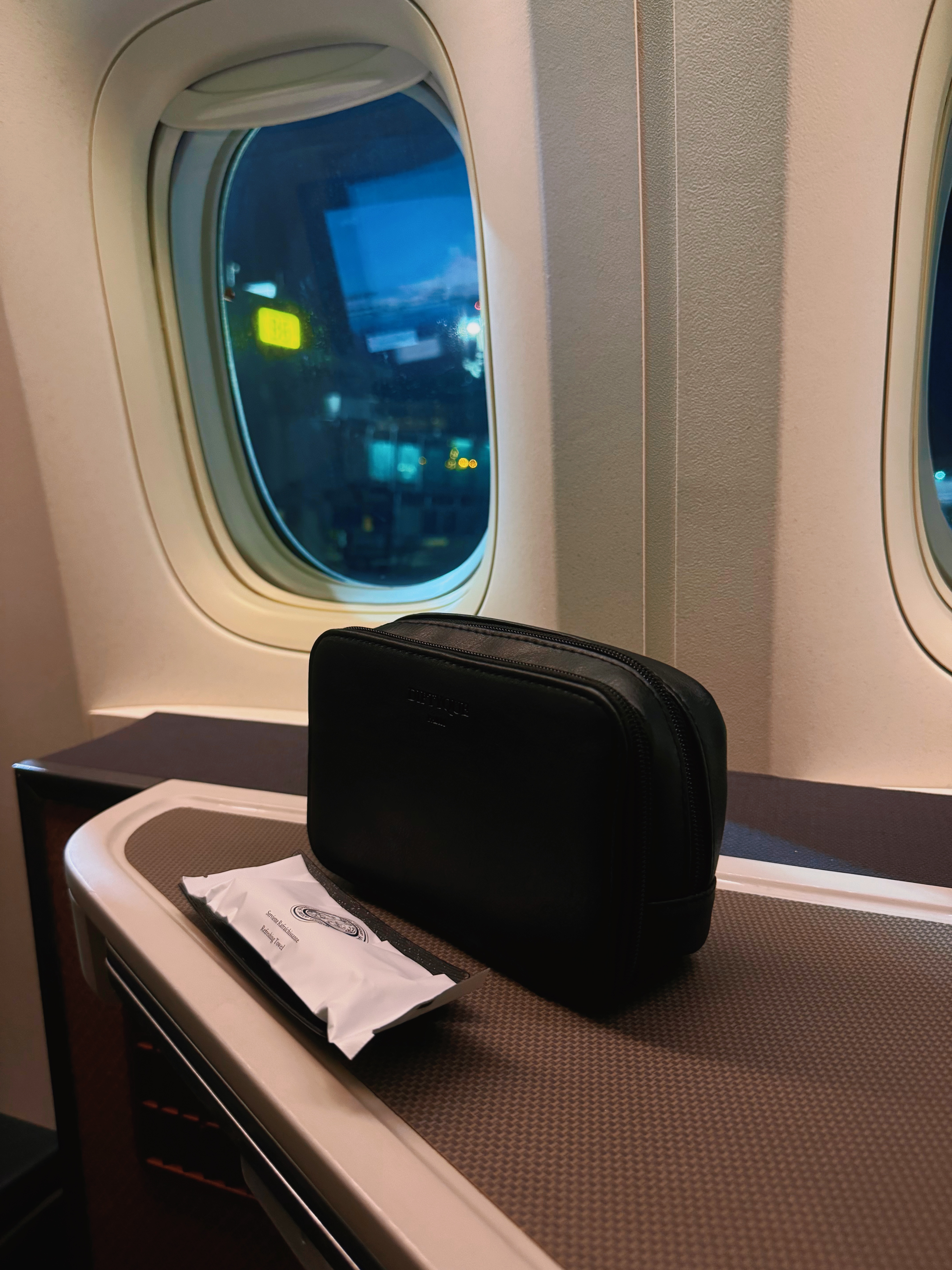 ❹Qatar Airways QR818 DOH-HKG Business