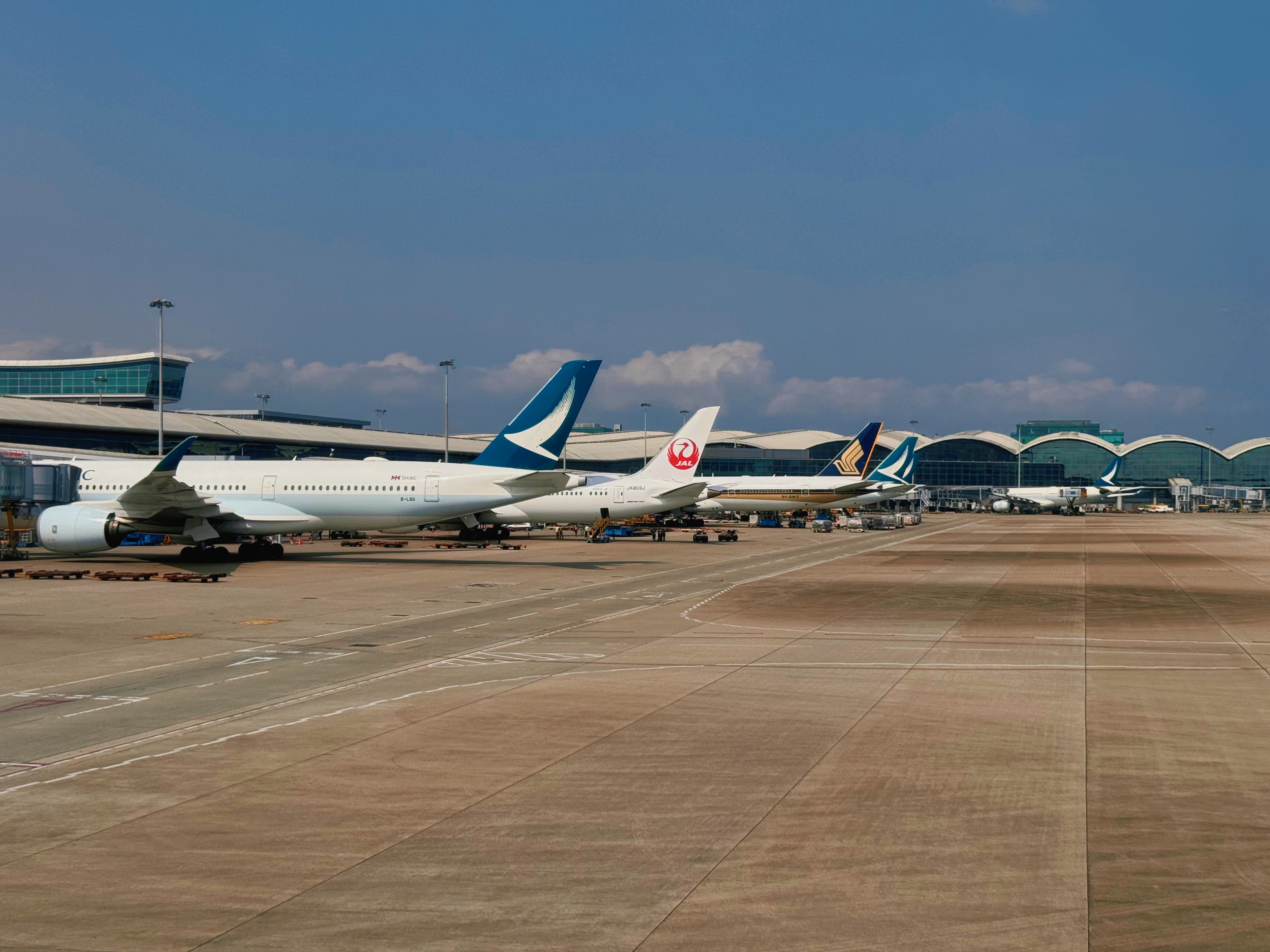 ❹Qatar Airways QR818 DOH-HKG Business
