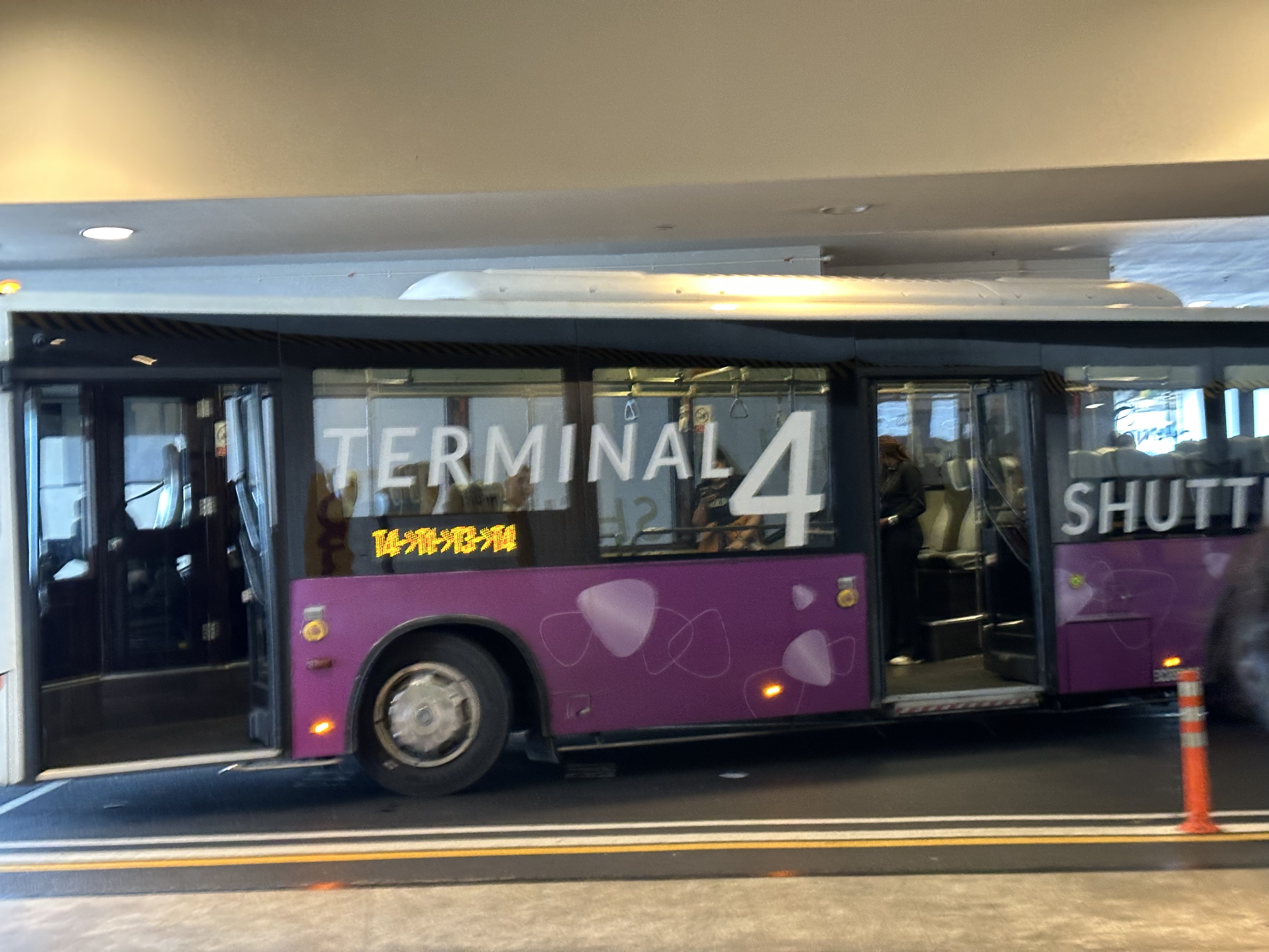 йʻ-HO1602(SIN-PVG)