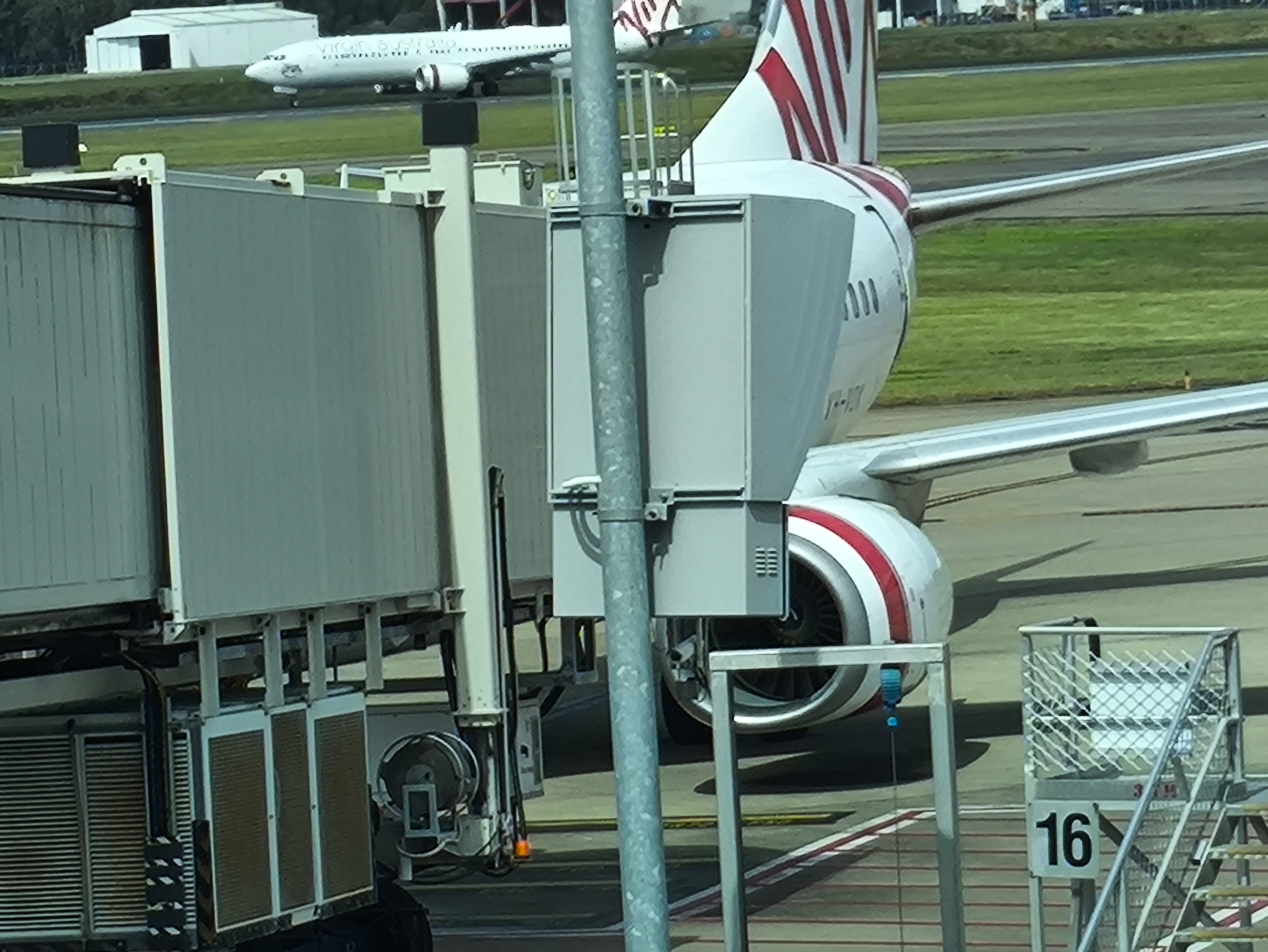 άе73Wǲ⻻-ά VA785 737-800 BNE-CNS ò