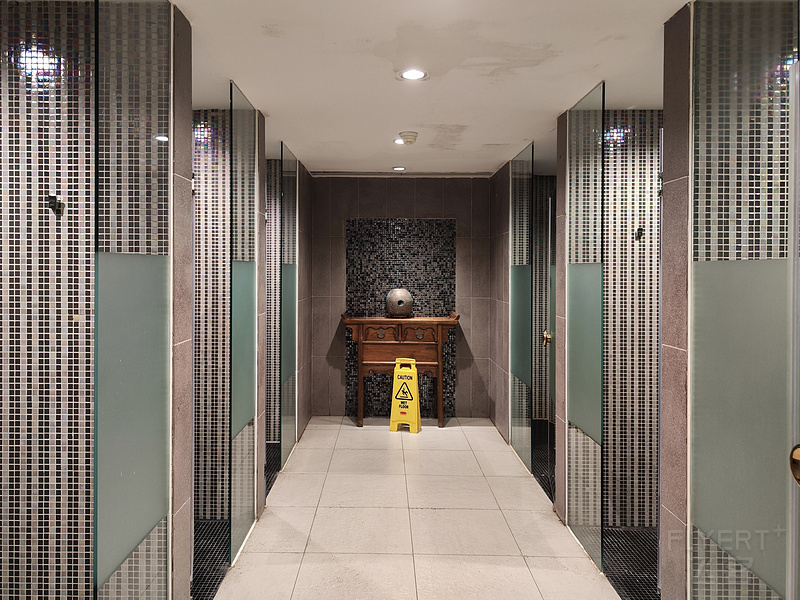 214035IEgRplhoM09Bc7L1.jpg