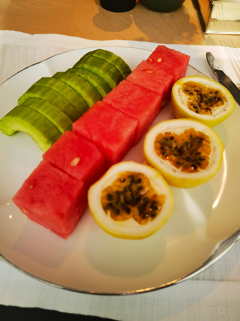 212153bgHMOiH0wdGcHr0m.jpg