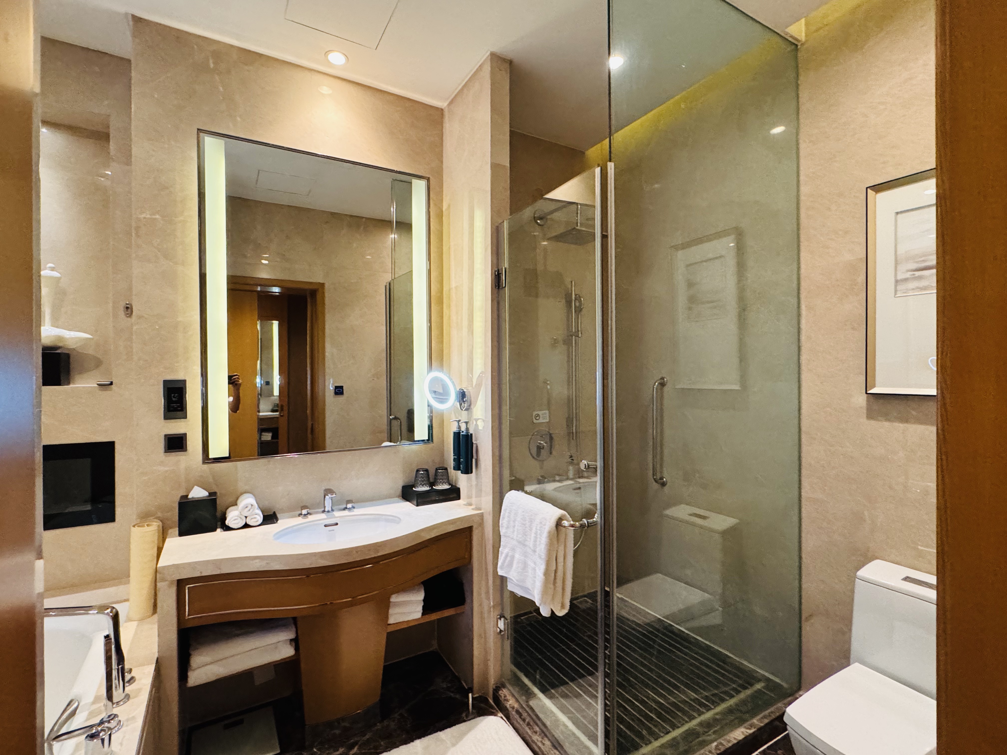 ۼ•о|ϣ־Ƶ(DoubleTree by Hilton Guangzhou)ס