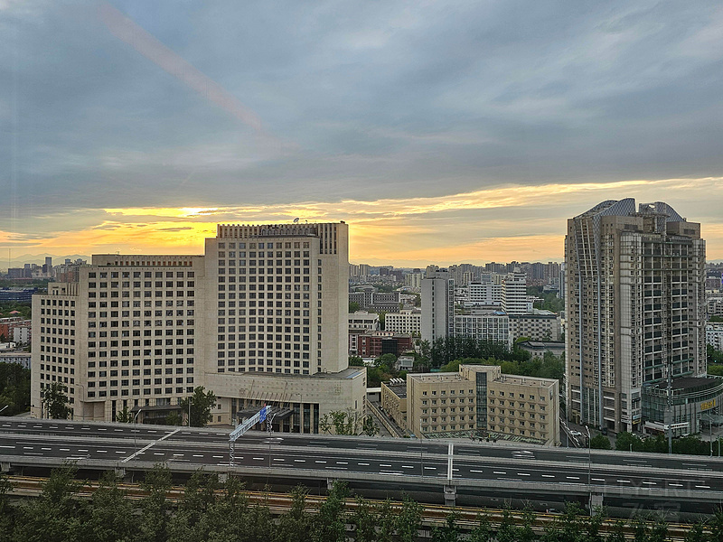 104033SyoQyENMzFVVBjod.jpg