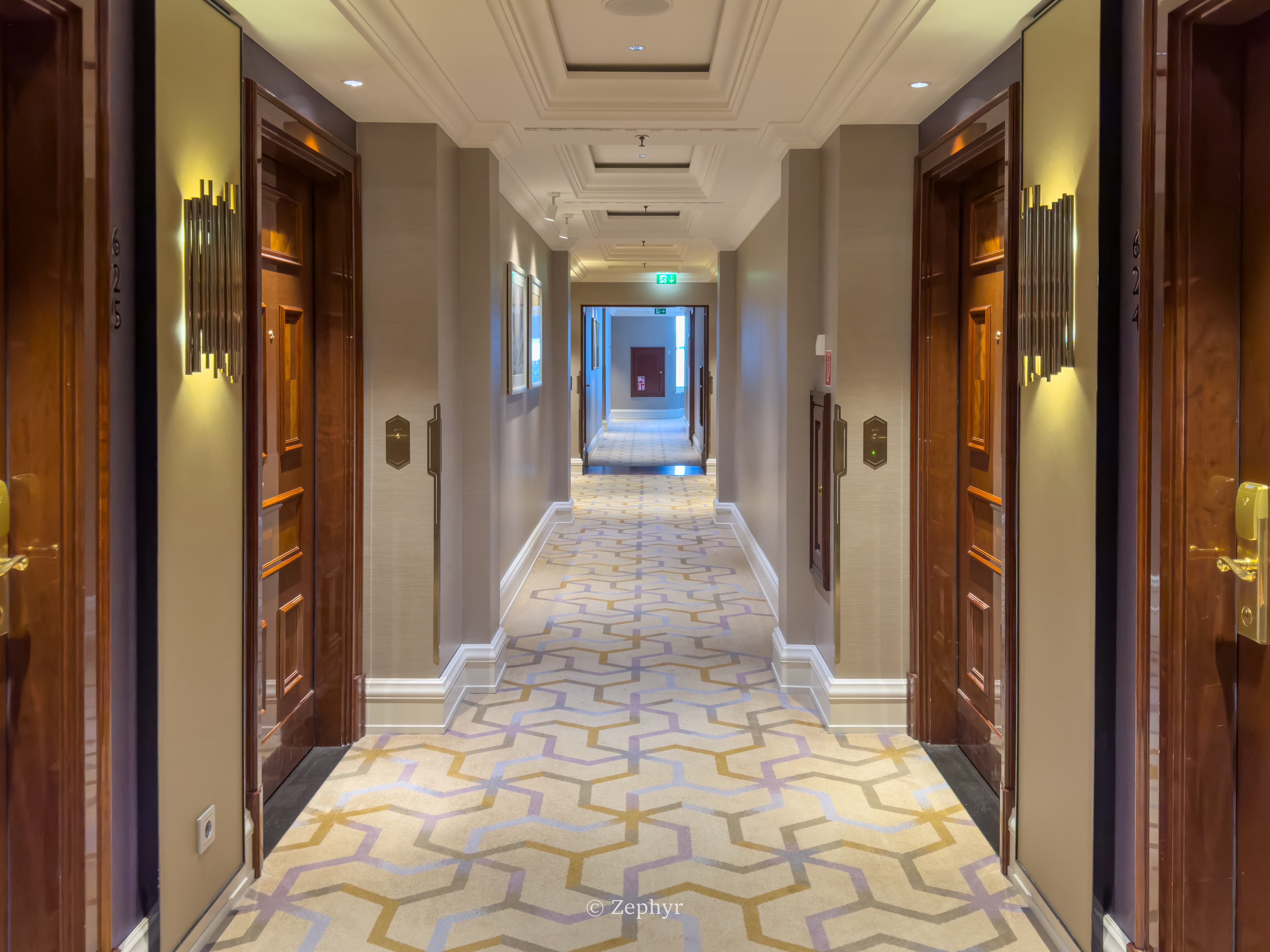 Ӳ ˼ ׷ The Ritz-Carlton, Berlin, Junior Suite