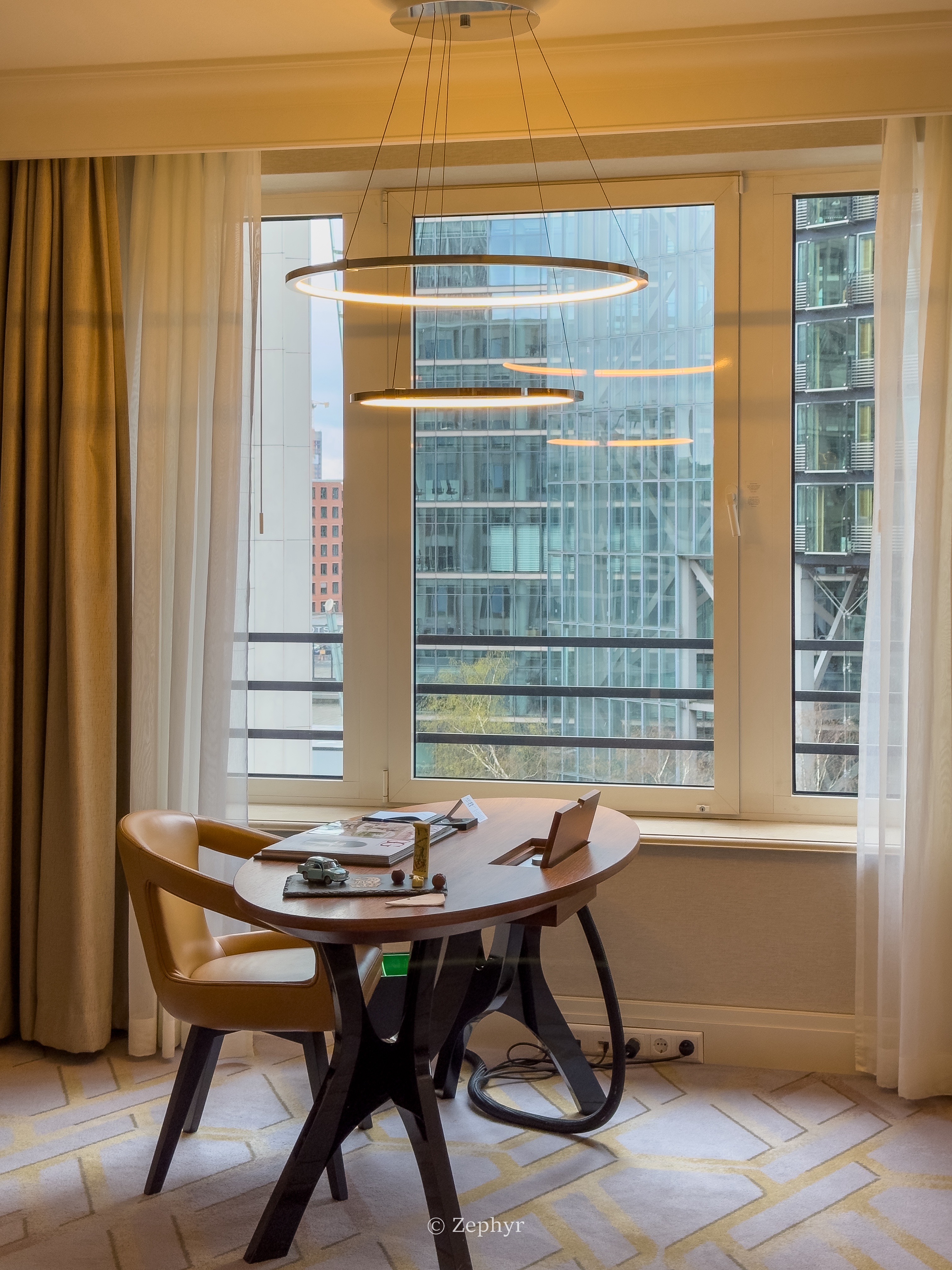 Ӳ ˼ ׷ The Ritz-Carlton, Berlin, Junior Suite
