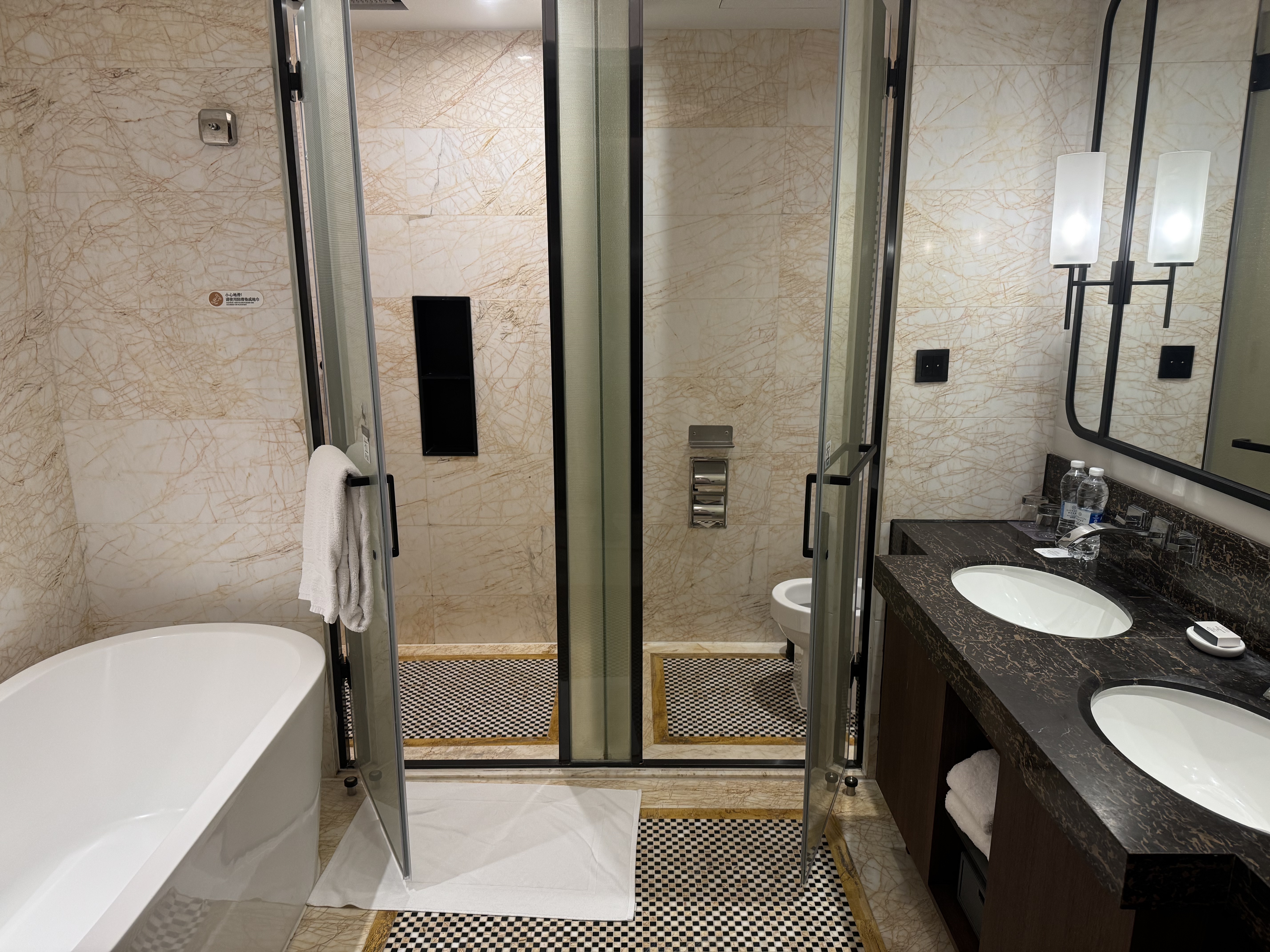 ϺֶϲǾƵ  Sheraton Shanghai Pudong Riverside