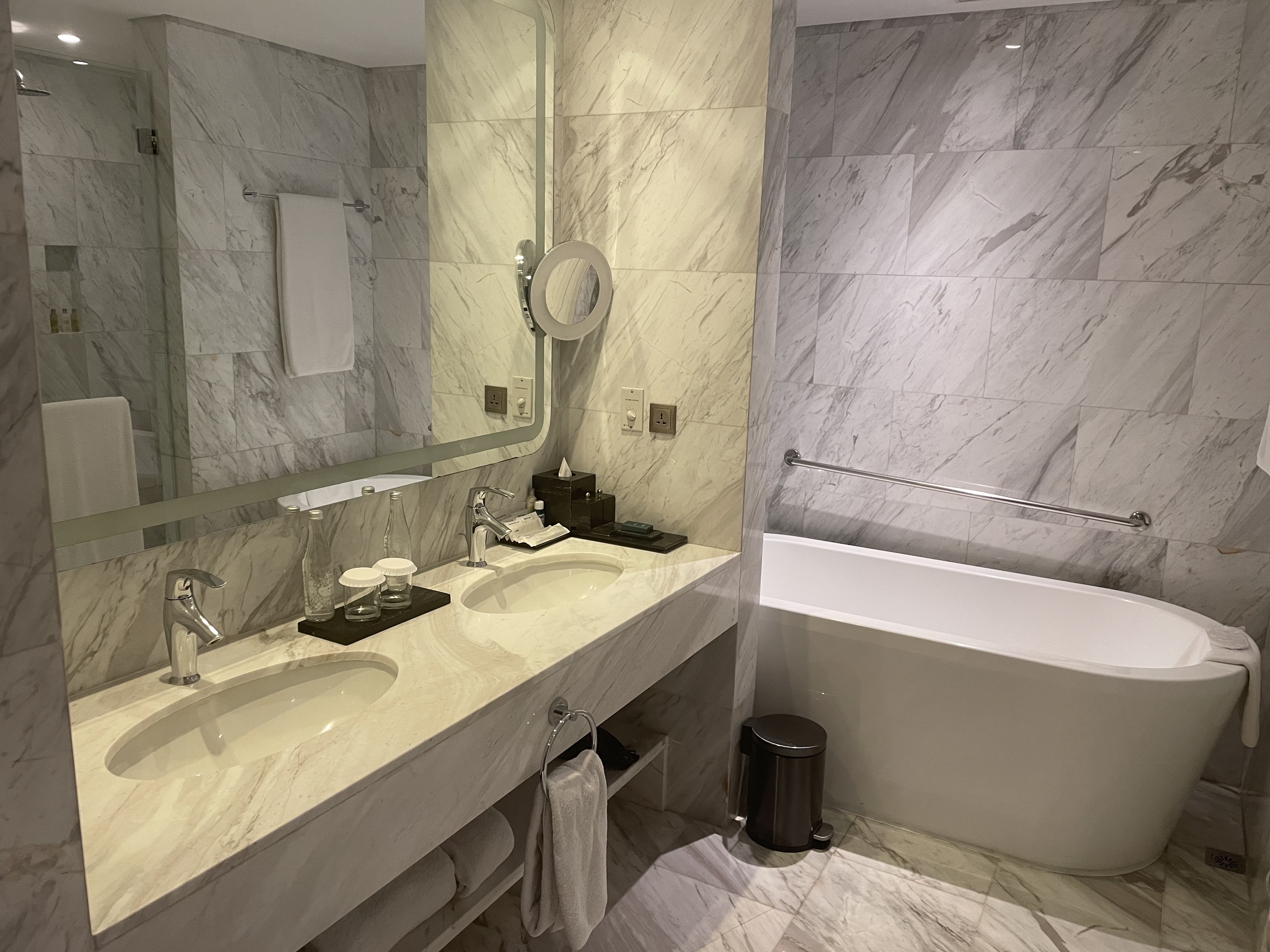 żӴϣ־ƵDoubleTree by Hilton Jakarta - Diponegoro׷