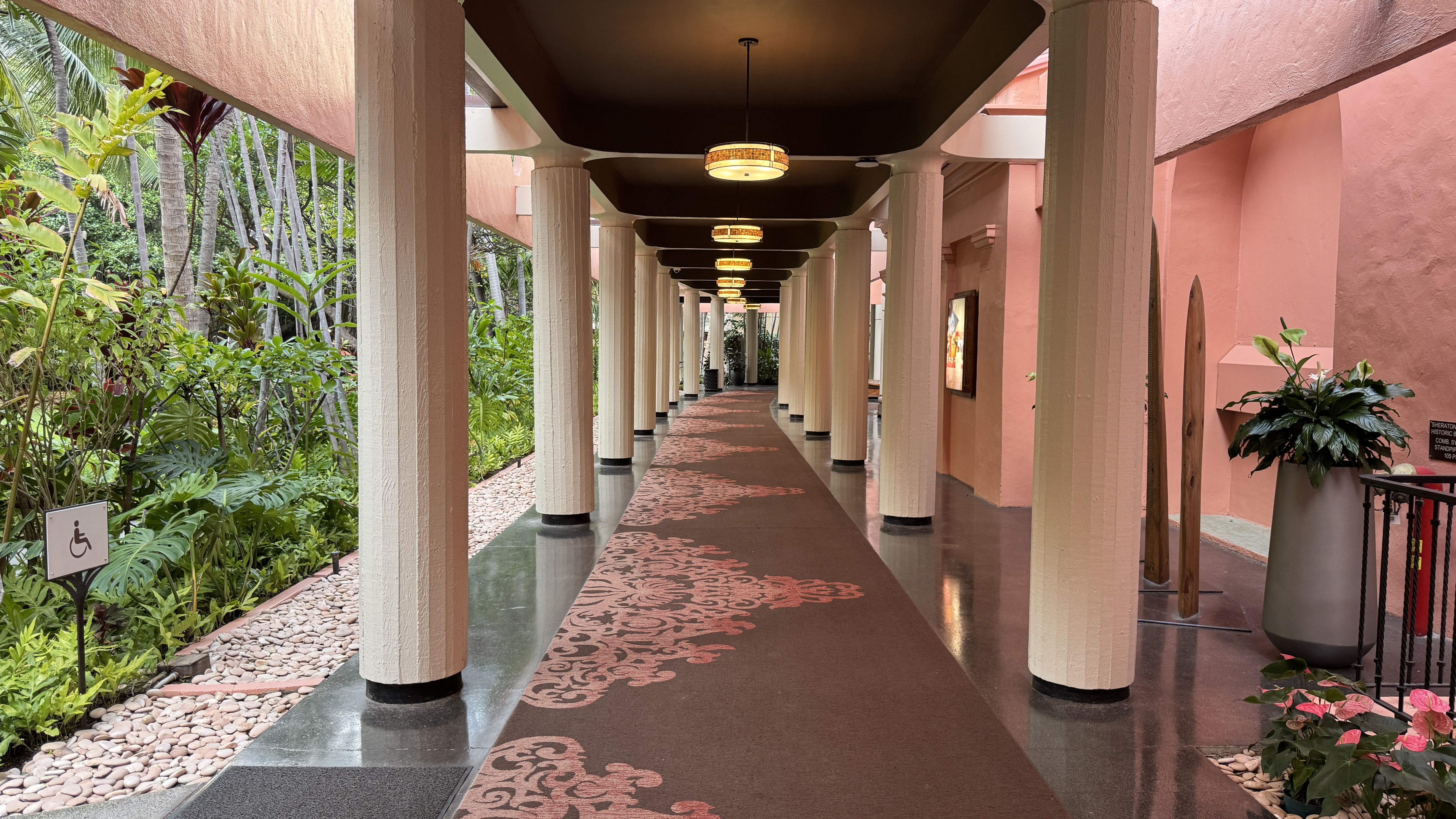 The Royal Hawaiian ʼĺѡƵ