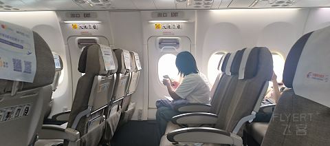 65【连汉线第200飞 偶遇双乘务长 关舱门前突发状况】MU2518报告