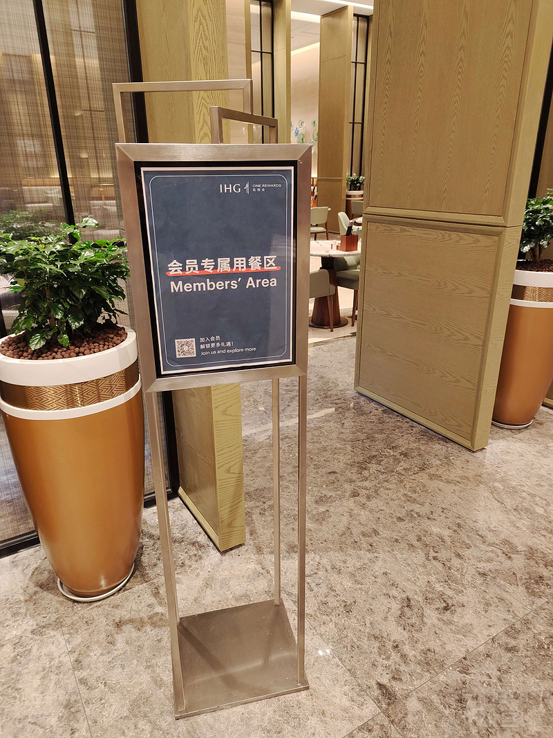 183718ncyEHqlp7b1YS0d1.jpg