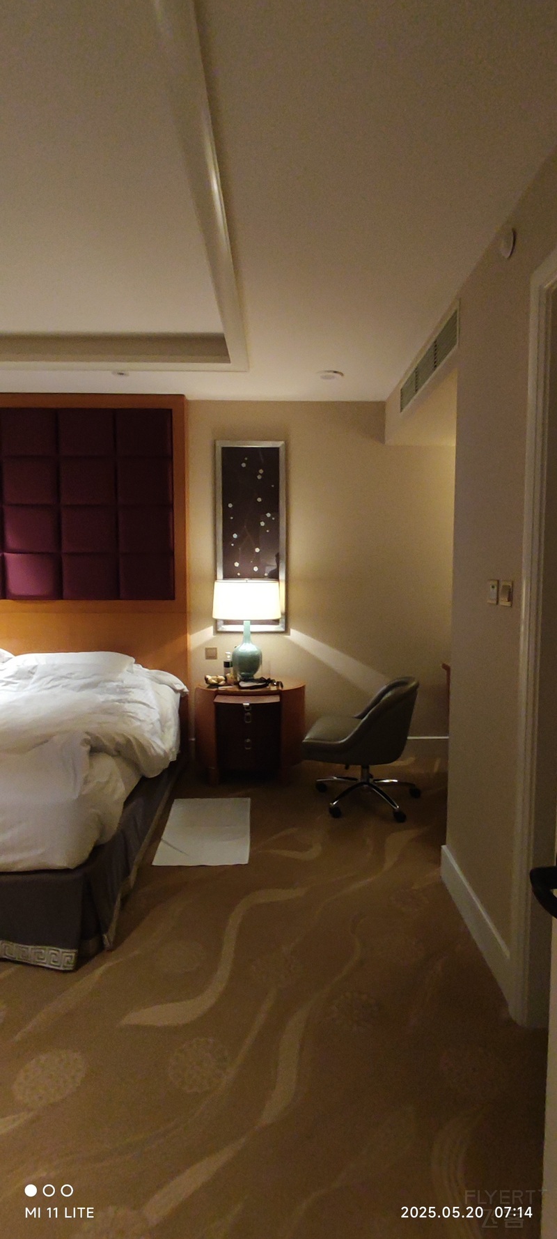 205211r044vVX618HH66iA.jpg