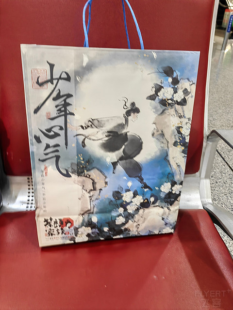 『65分钟超短航线竟也配餐？首飞湘穗线』刷新南廉航刻板印象