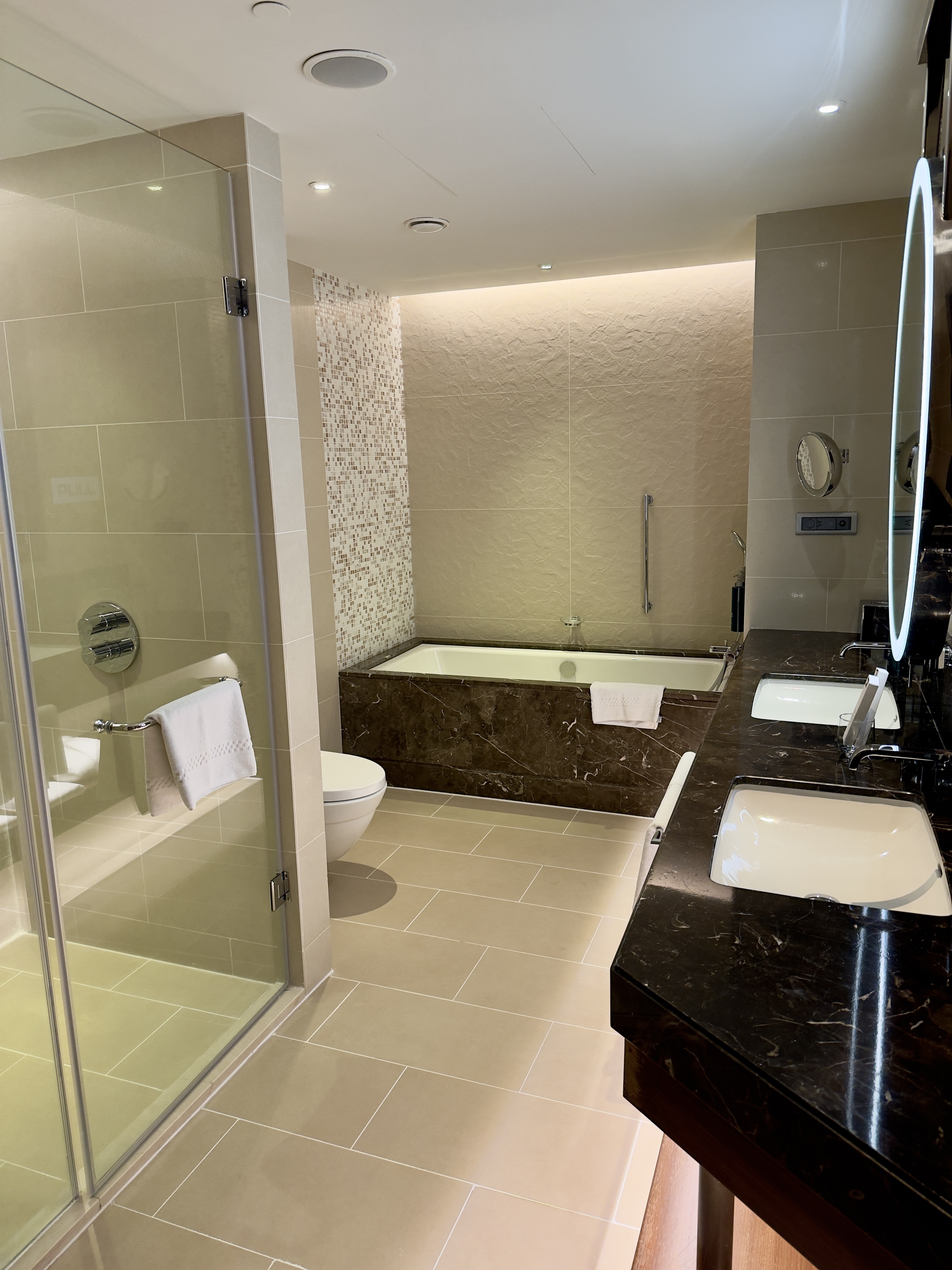 Hilton Batumi ͳϣ