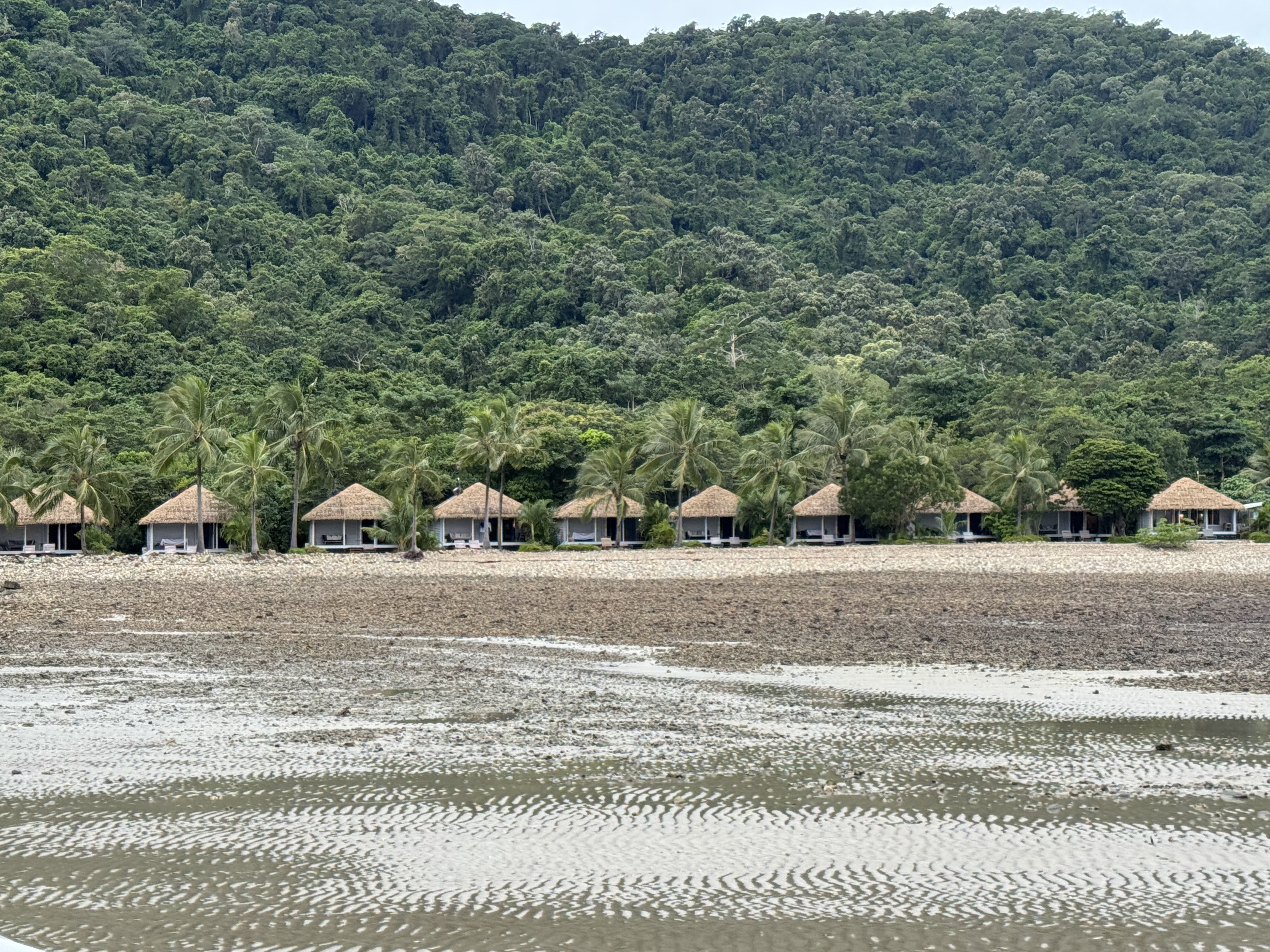 ʷ˹Ѳ - Elysian RetreatʥȺOceanfront villa w/ rainshower