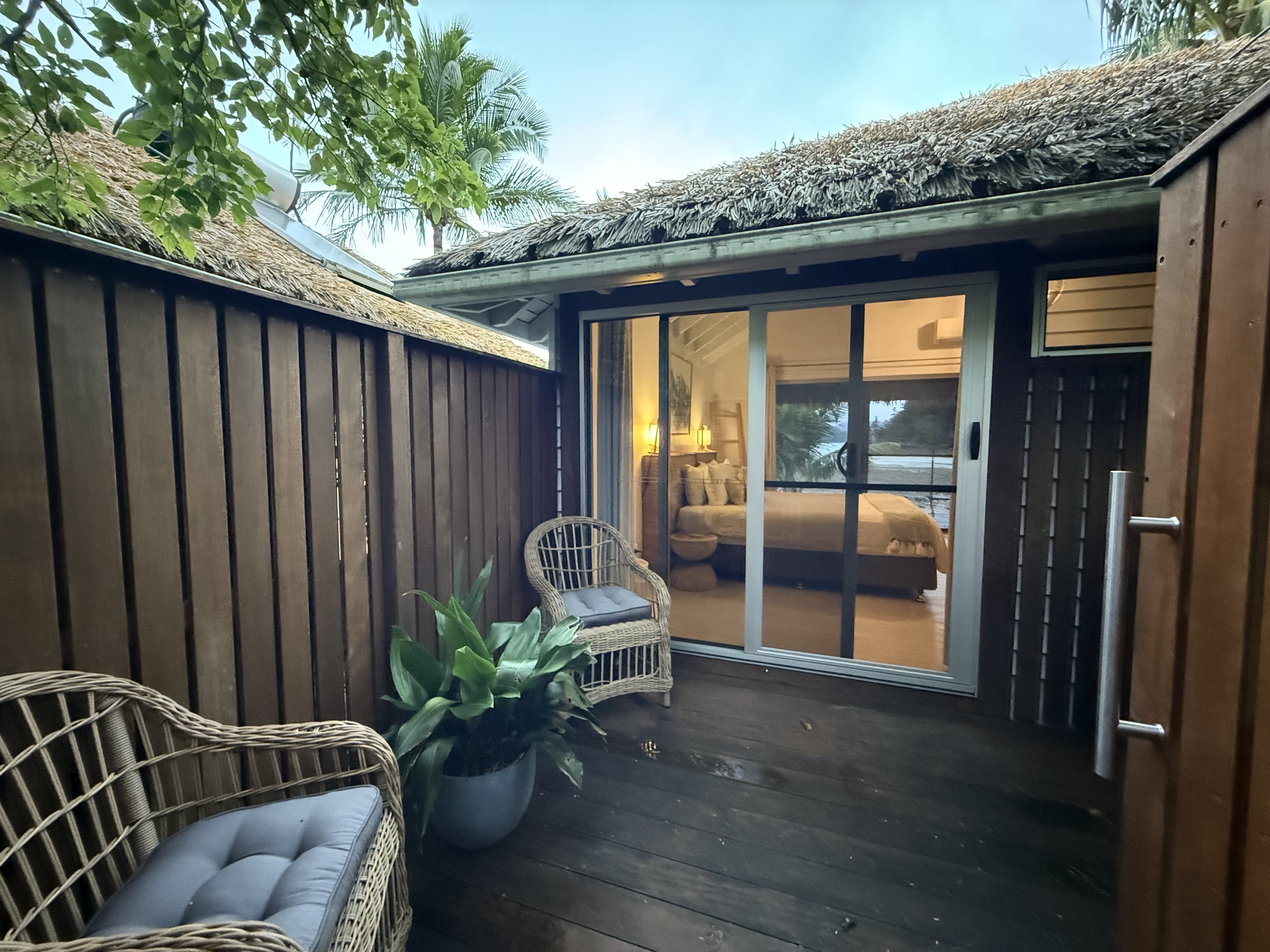 ʷ˹Ѳ - Elysian RetreatʥȺOceanfront villa w/ rainshower