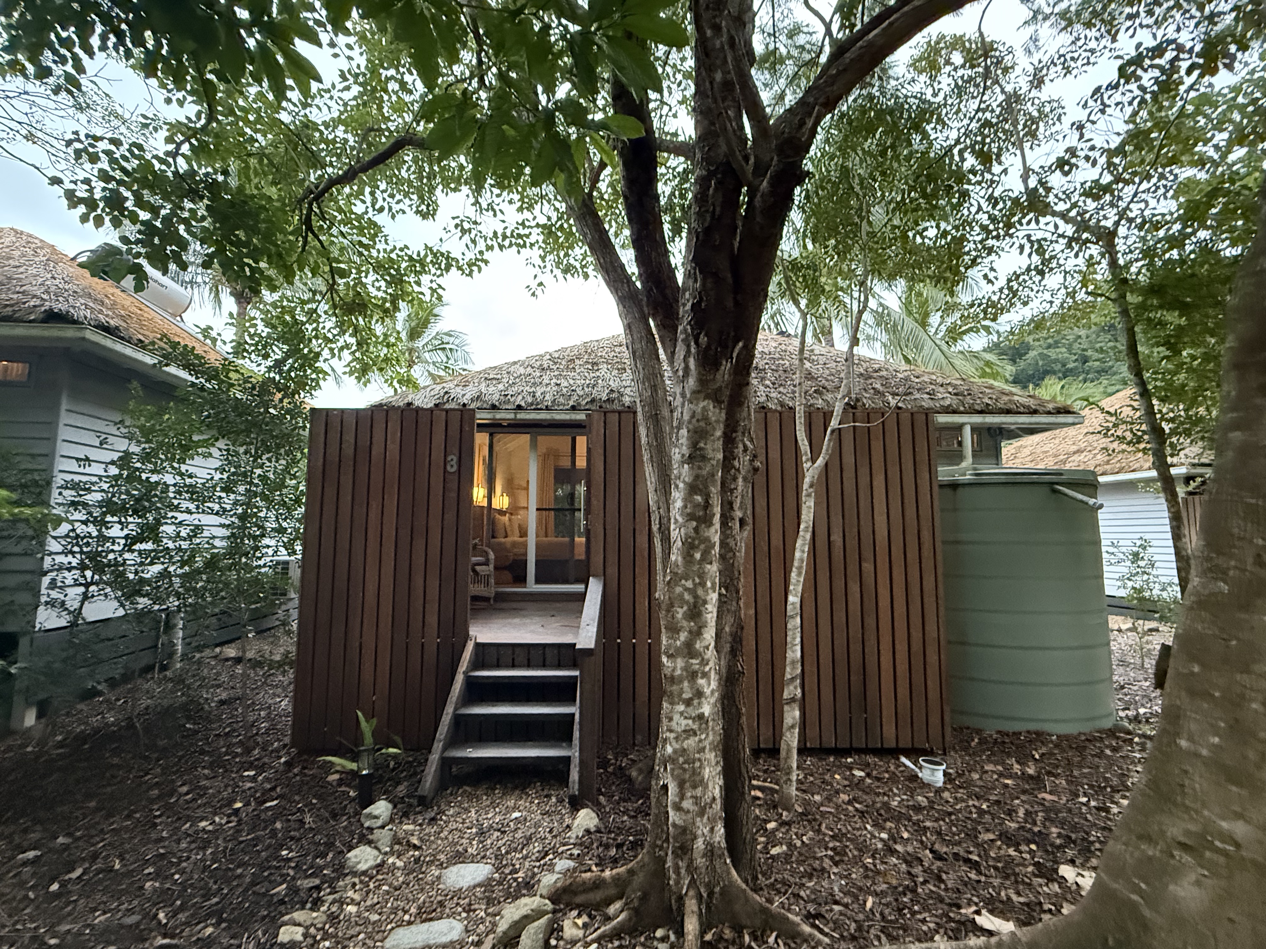 ʷ˹Ѳ - Elysian RetreatʥȺOceanfront villa w/ rainshower