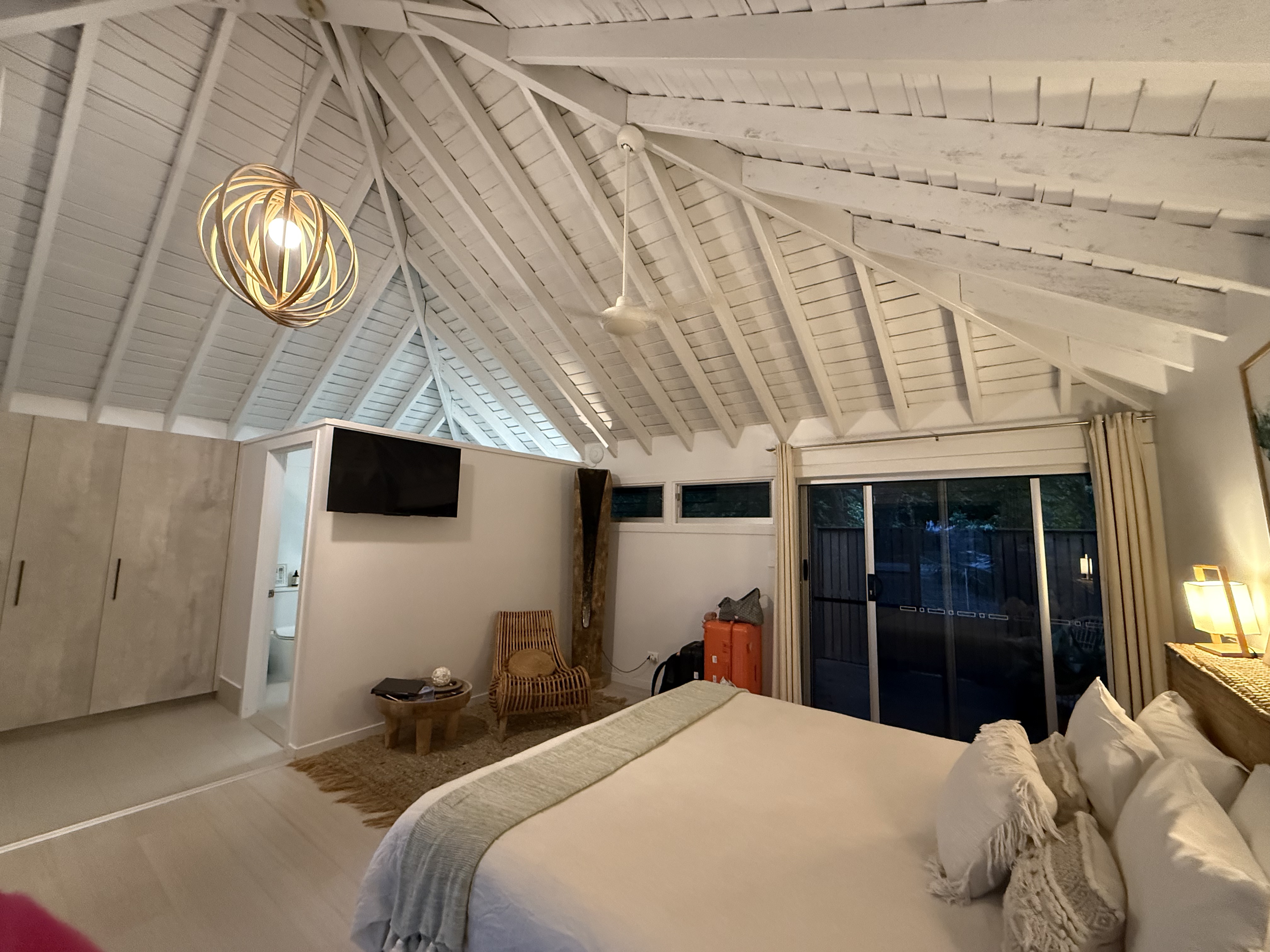 ʷ˹Ѳ - Elysian RetreatʥȺOceanfront villa w/ rainshower