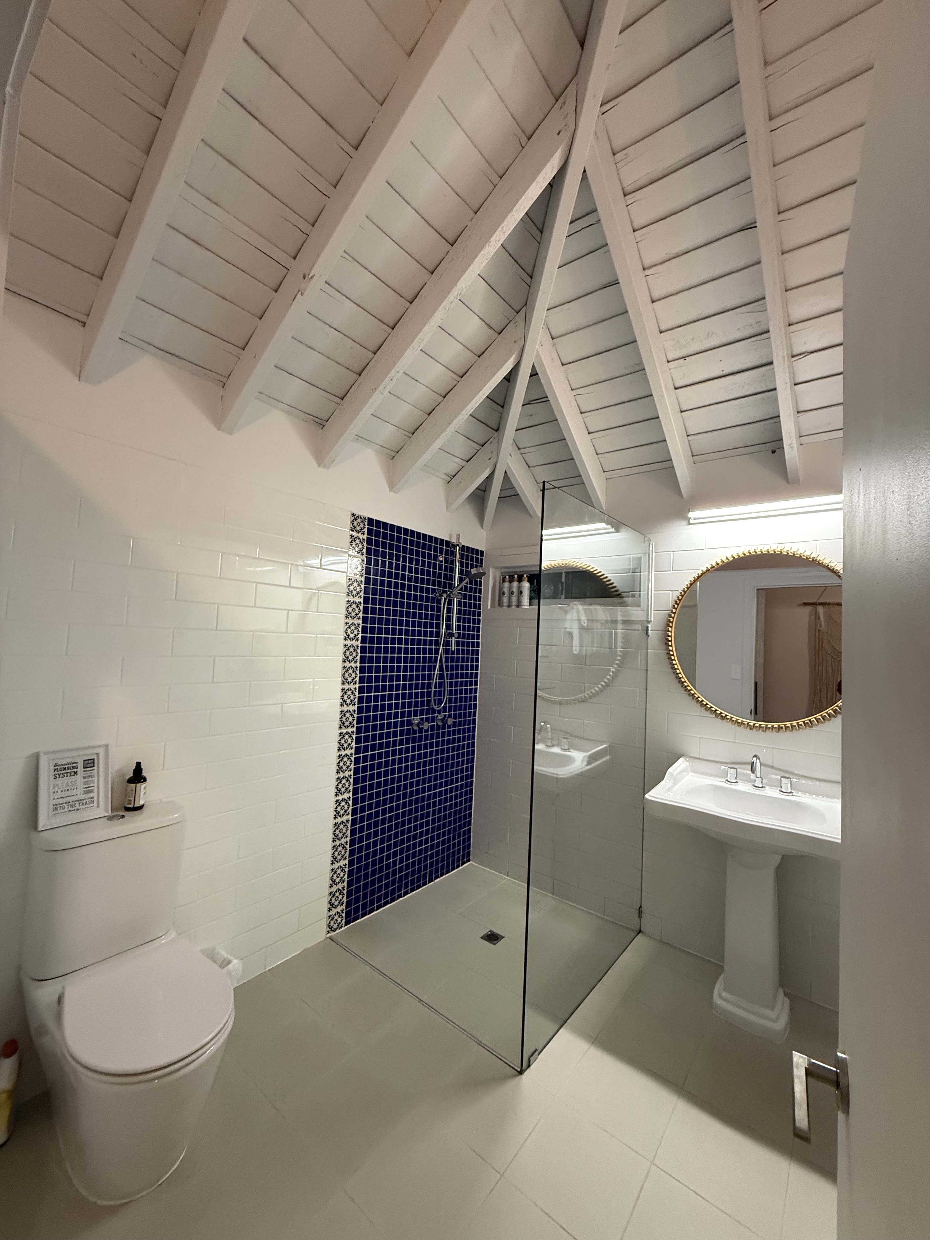 ʷ˹Ѳ - Elysian RetreatʥȺOceanfront villa w/ rainshower