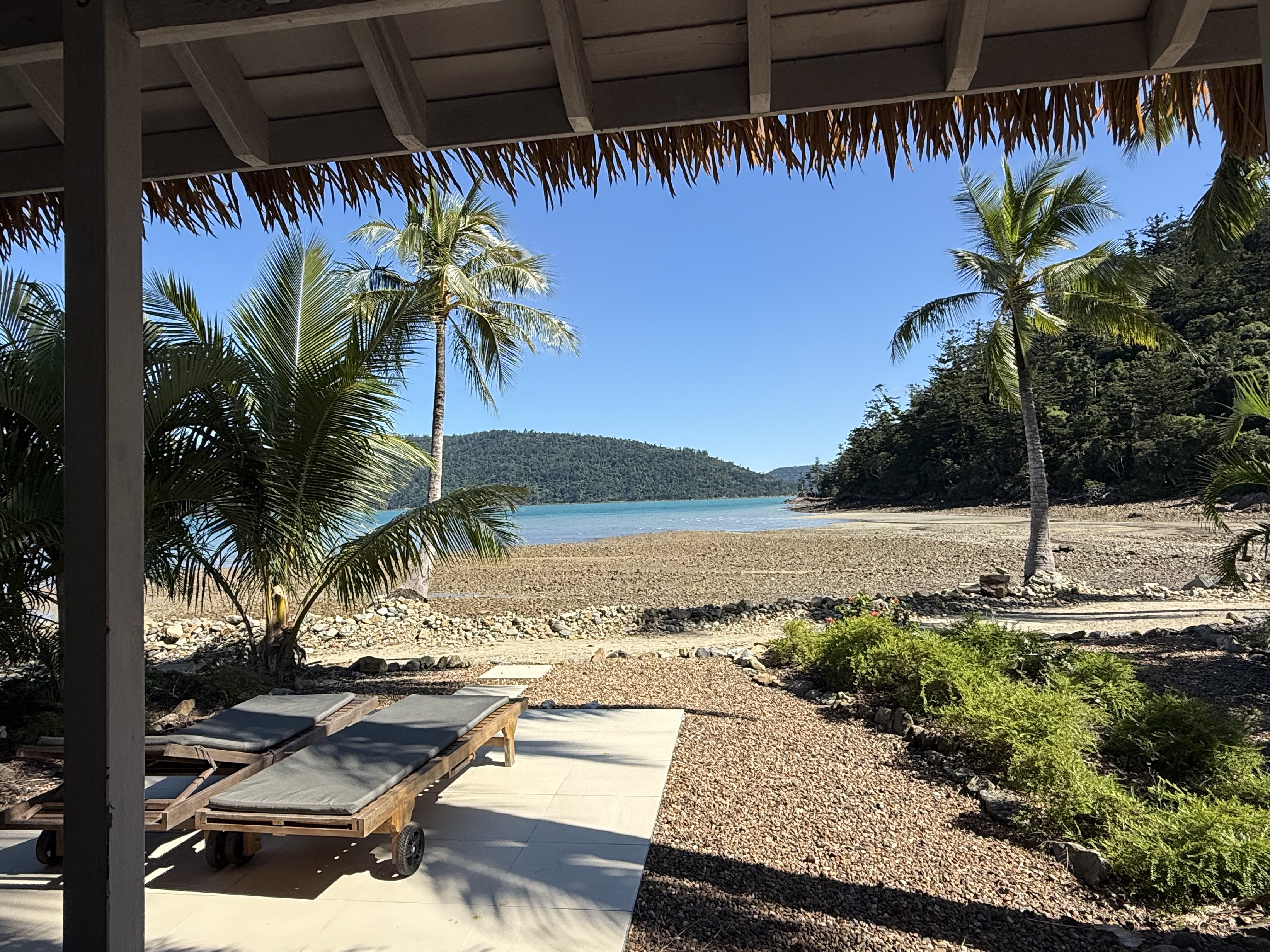 ʷ˹Ѳ - Elysian RetreatʥȺOceanfront villa w/ rainshower