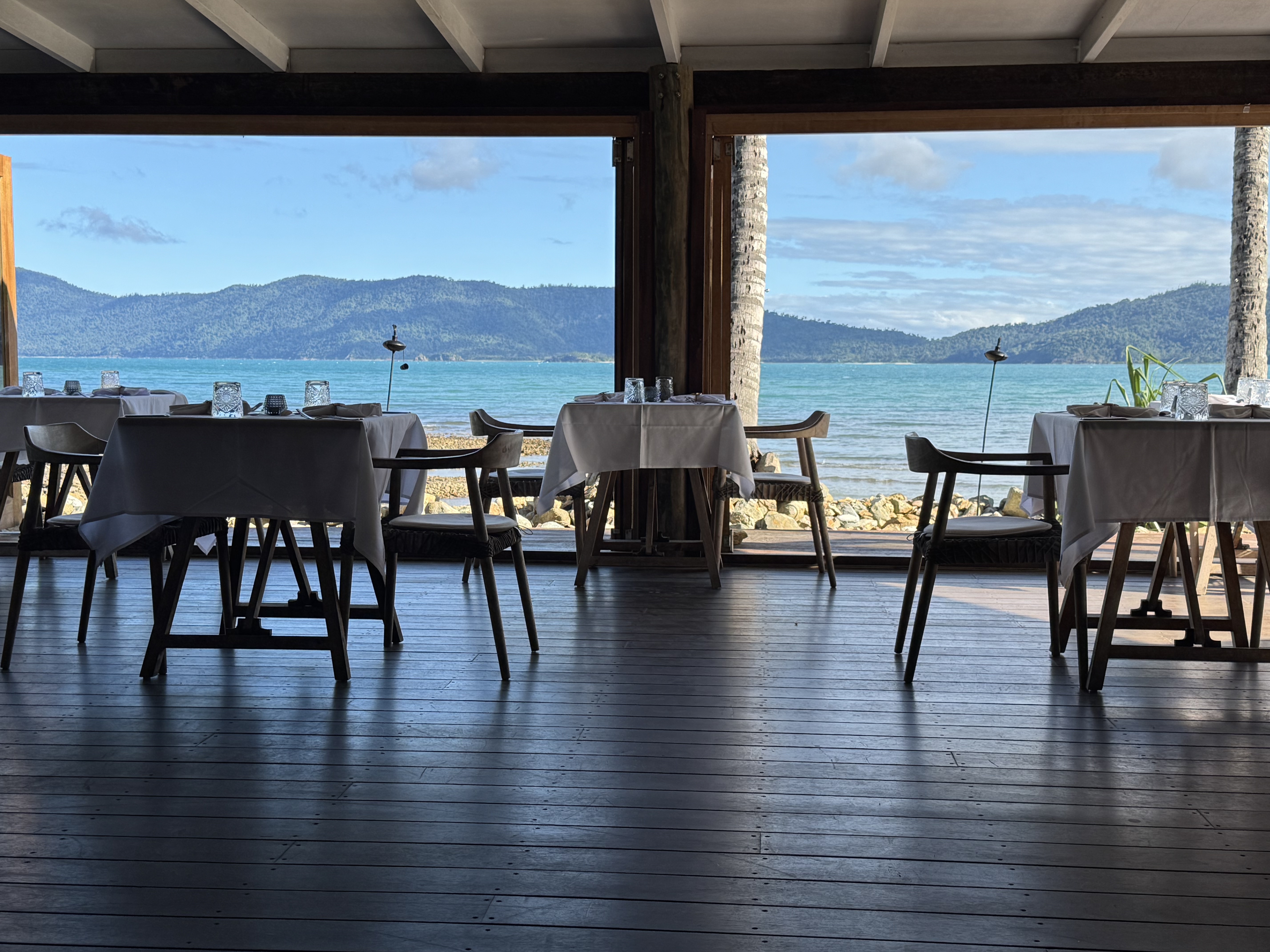ʷ˹Ѳ - Elysian RetreatʥȺOceanfront villa w/ rainshower