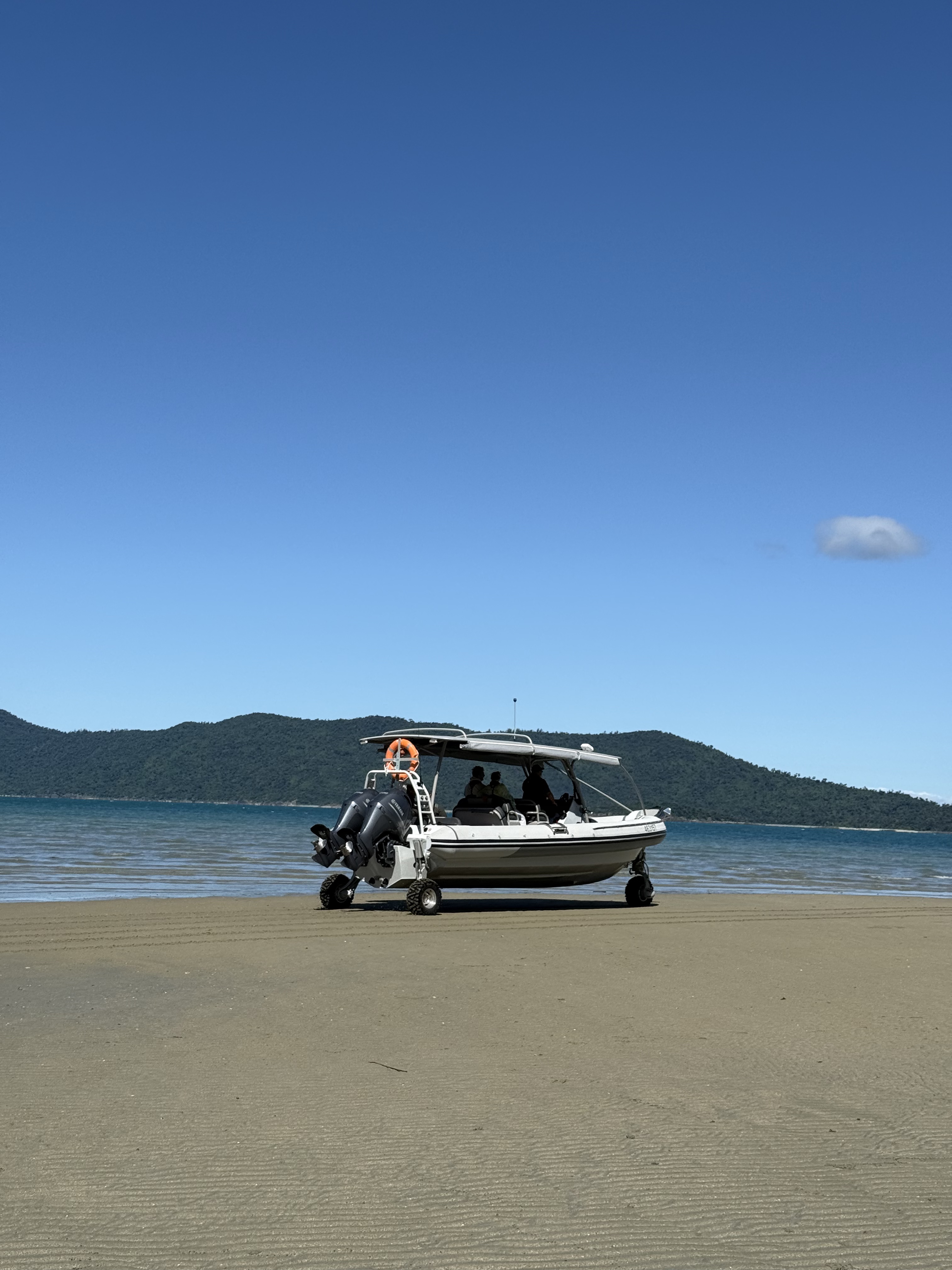ʷ˹Ѳ - Elysian RetreatʥȺOceanfront villa w/ rainshower