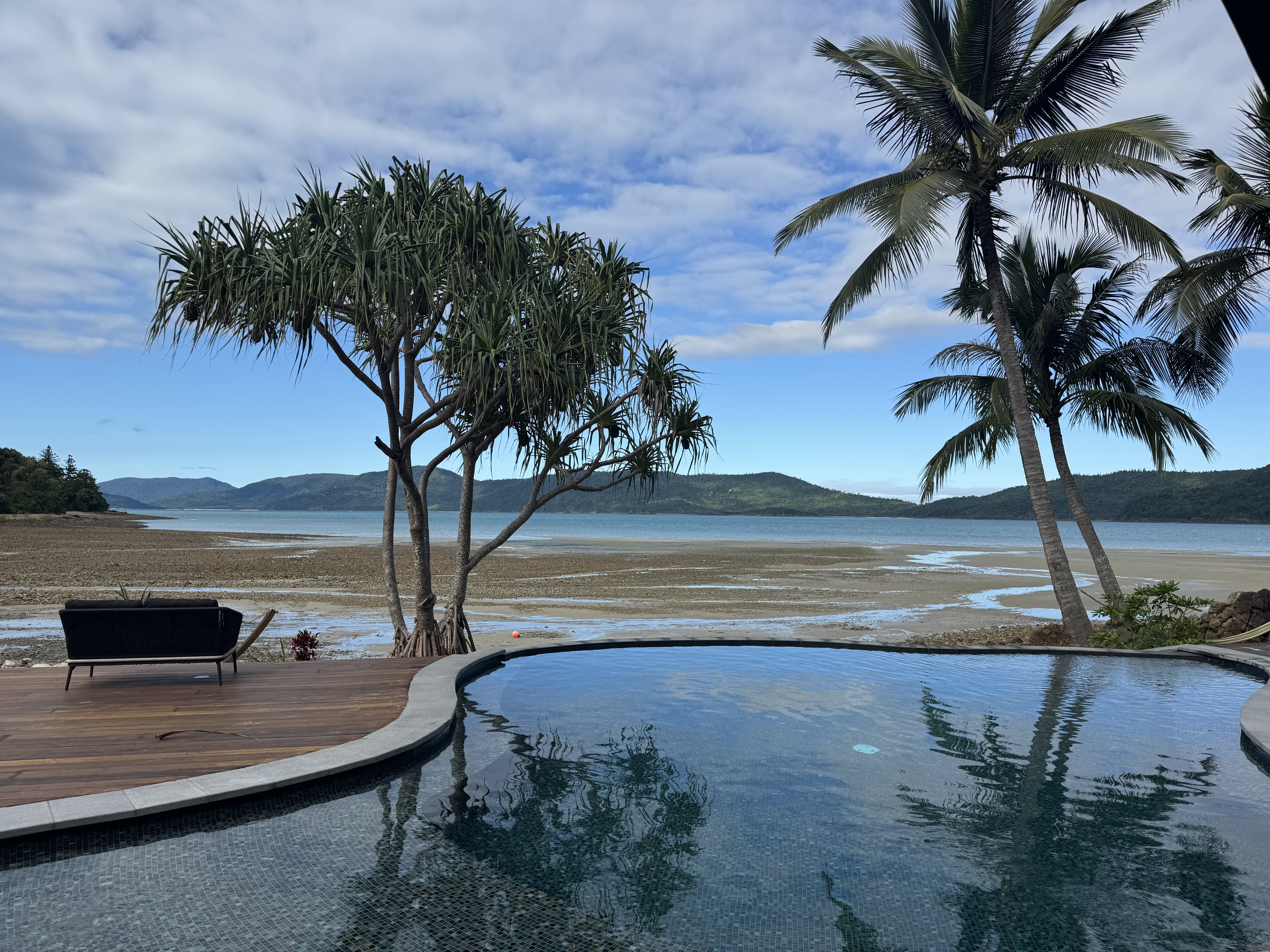 ʷ˹Ѳ - Elysian RetreatʥȺOceanfront villa w/ rainshower