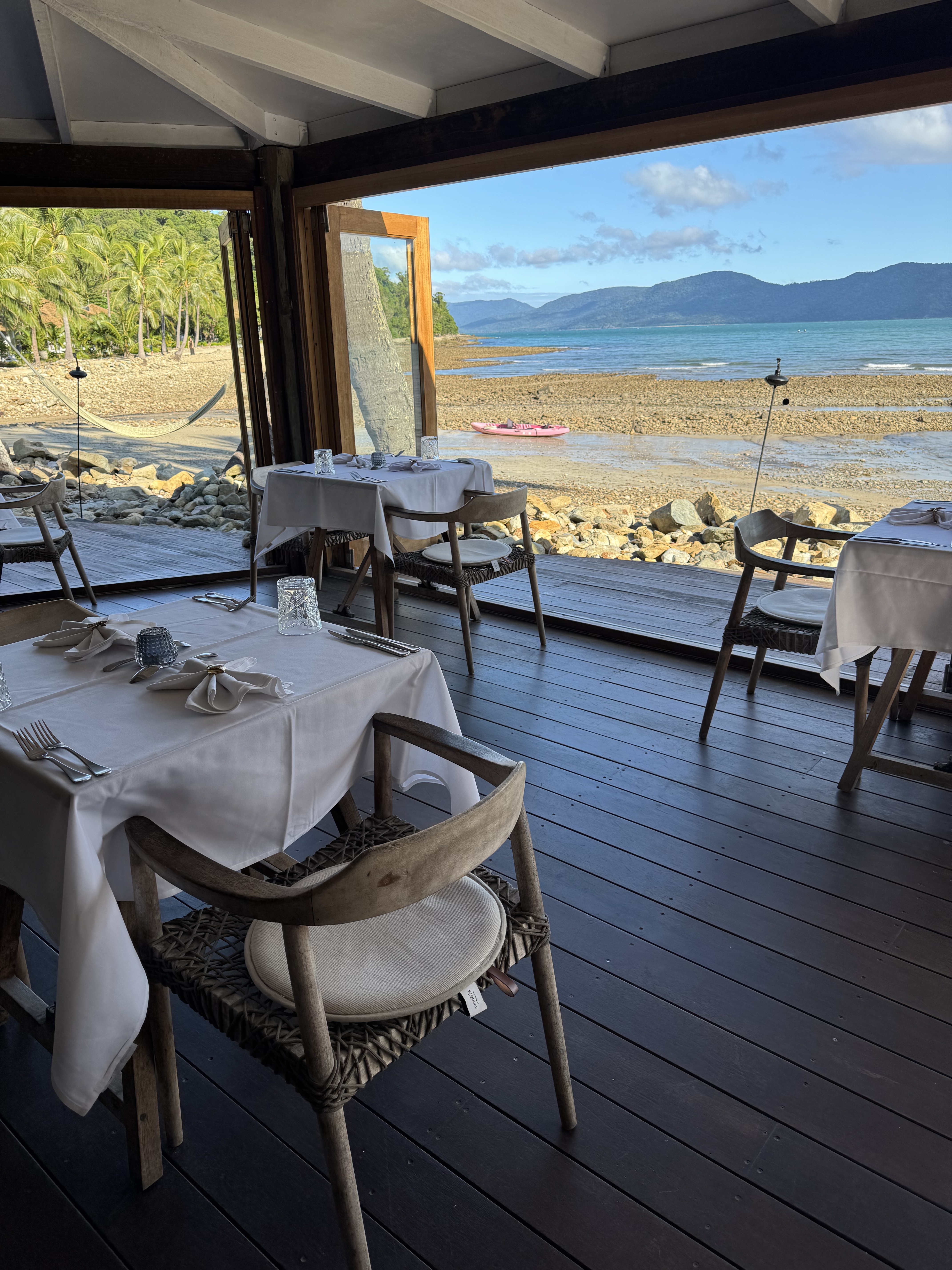 ʷ˹Ѳ - Elysian RetreatʥȺOceanfront villa w/ rainshower