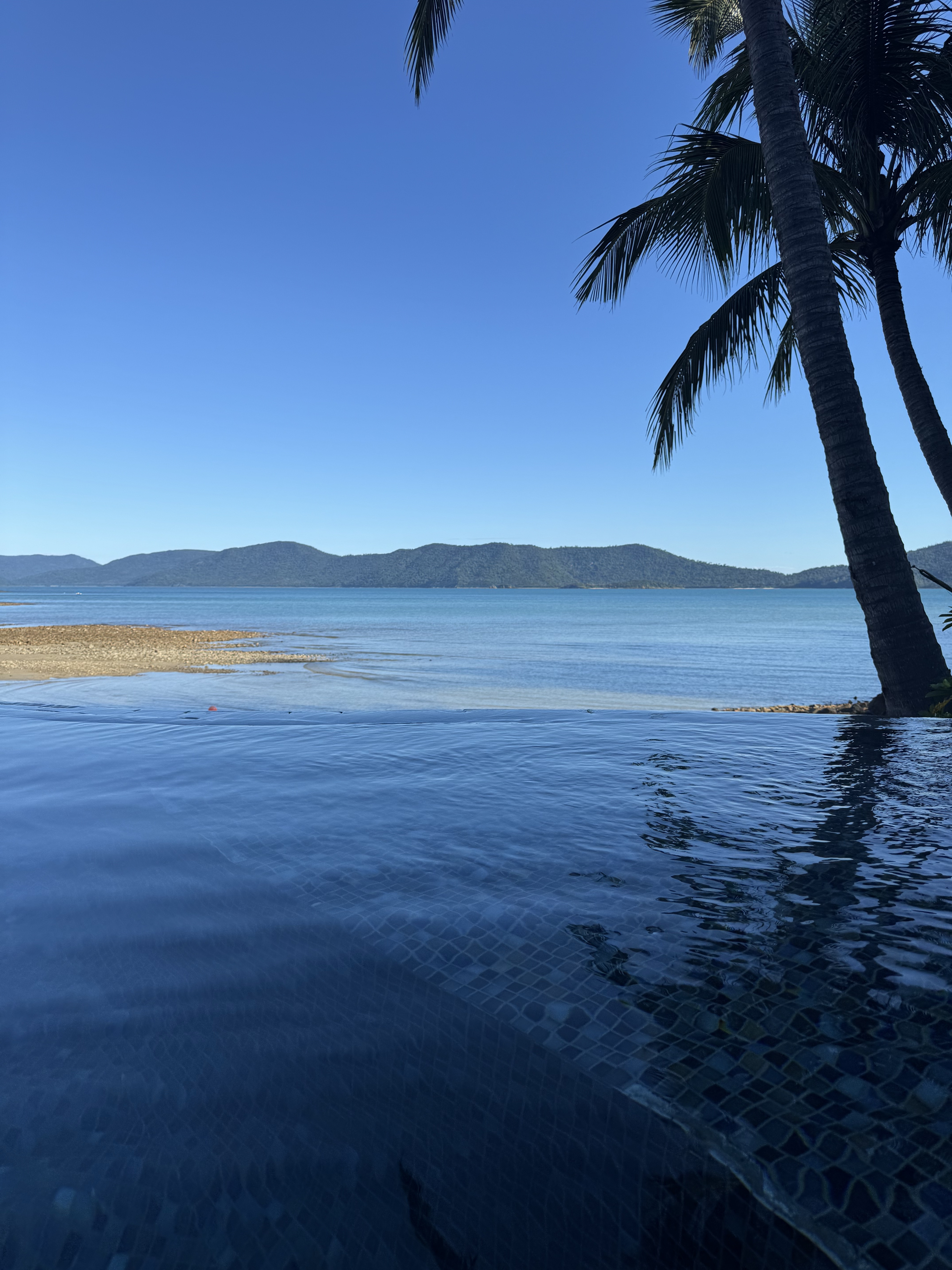 ʷ˹Ѳ - Elysian RetreatʥȺOceanfront villa w/ rainshower