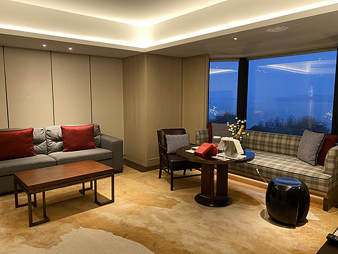 西湖畔，湖滨缘----杭州君悦酒店西湖套房，豪华湖景套及湖滨28分享