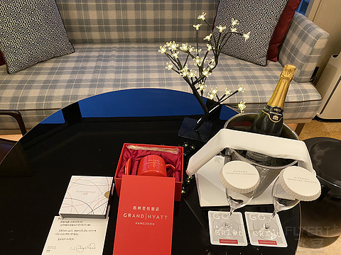 西湖畔，湖滨缘----杭州君悦酒店西湖套房，豪华湖景套及湖滨28分享