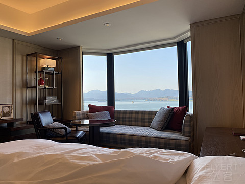 西湖畔，湖滨缘----杭州君悦酒店西湖套房，豪华湖景套及湖滨28分享