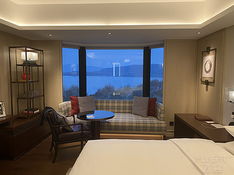 西湖畔，湖滨缘----杭州君悦酒店西湖套房，豪华湖景套及湖滨28分享