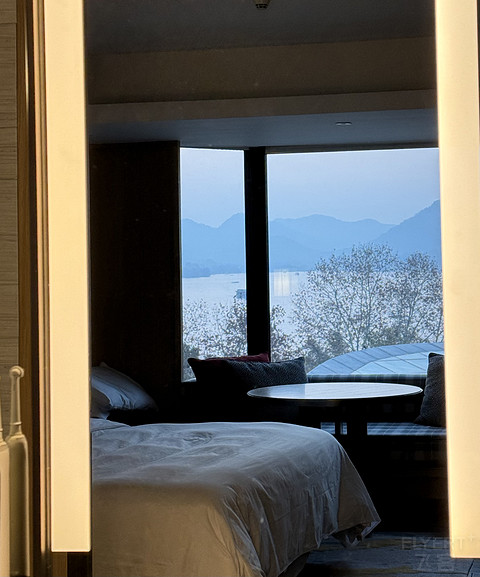 西湖畔，湖滨缘----杭州君悦酒店西湖套房，豪华湖景套及湖滨28分享