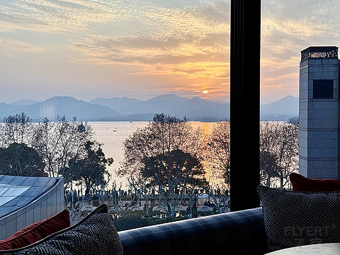 西湖畔，湖滨缘----杭州君悦酒店西湖套房，豪华湖景套及湖滨28分享