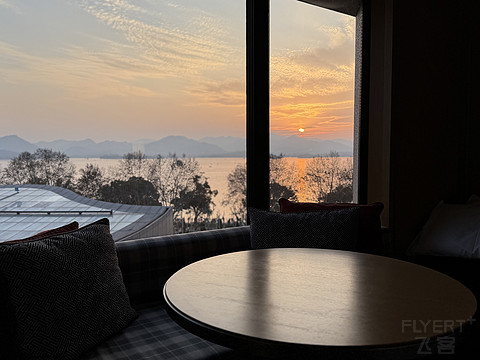 西湖畔，湖滨缘----杭州君悦酒店西湖套房，豪华湖景套及湖滨28分享