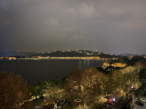 西湖畔，湖滨缘----杭州君悦酒店西湖套房，豪华湖景套及湖滨28分享